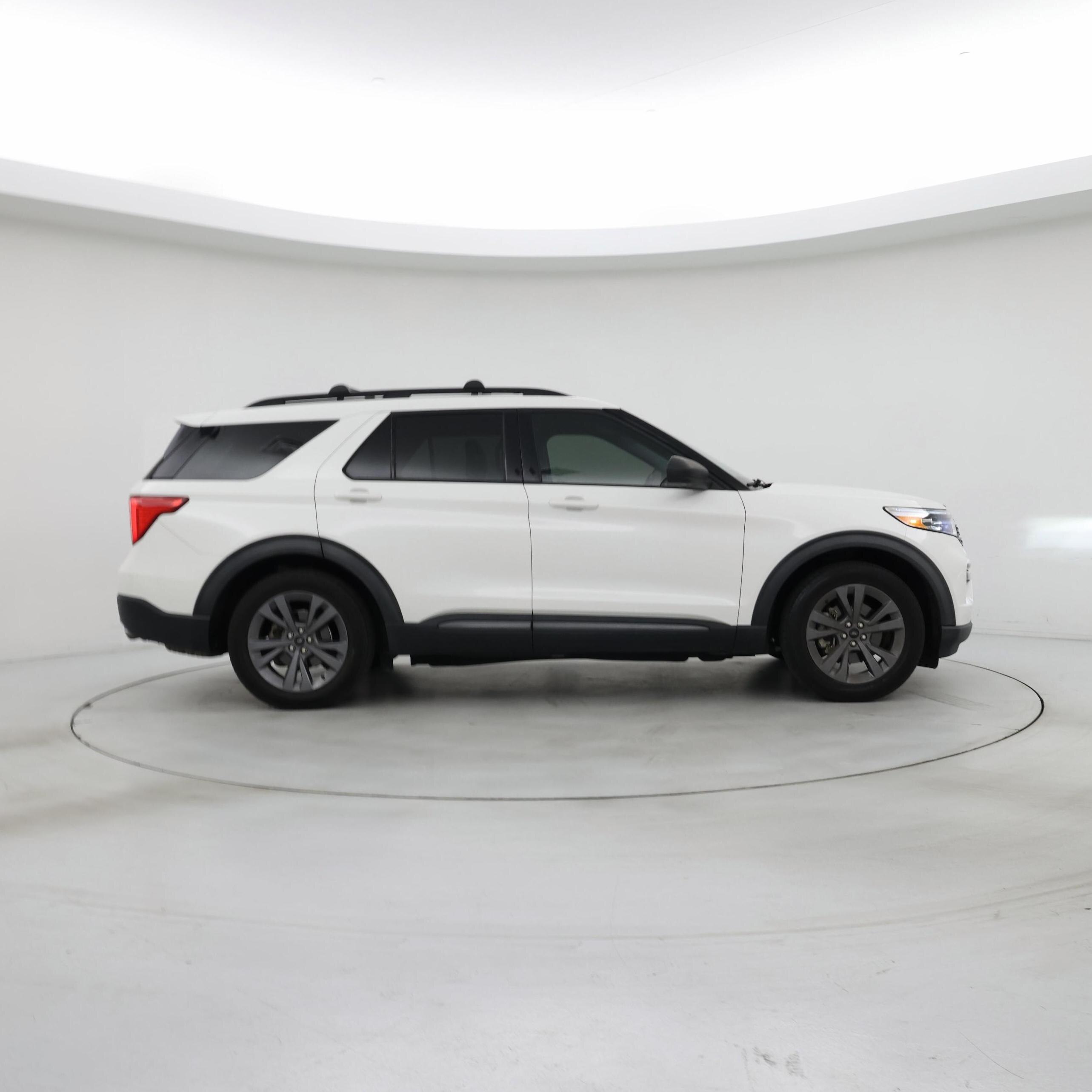Thumbnail: 2021 Ford Explorer - 7