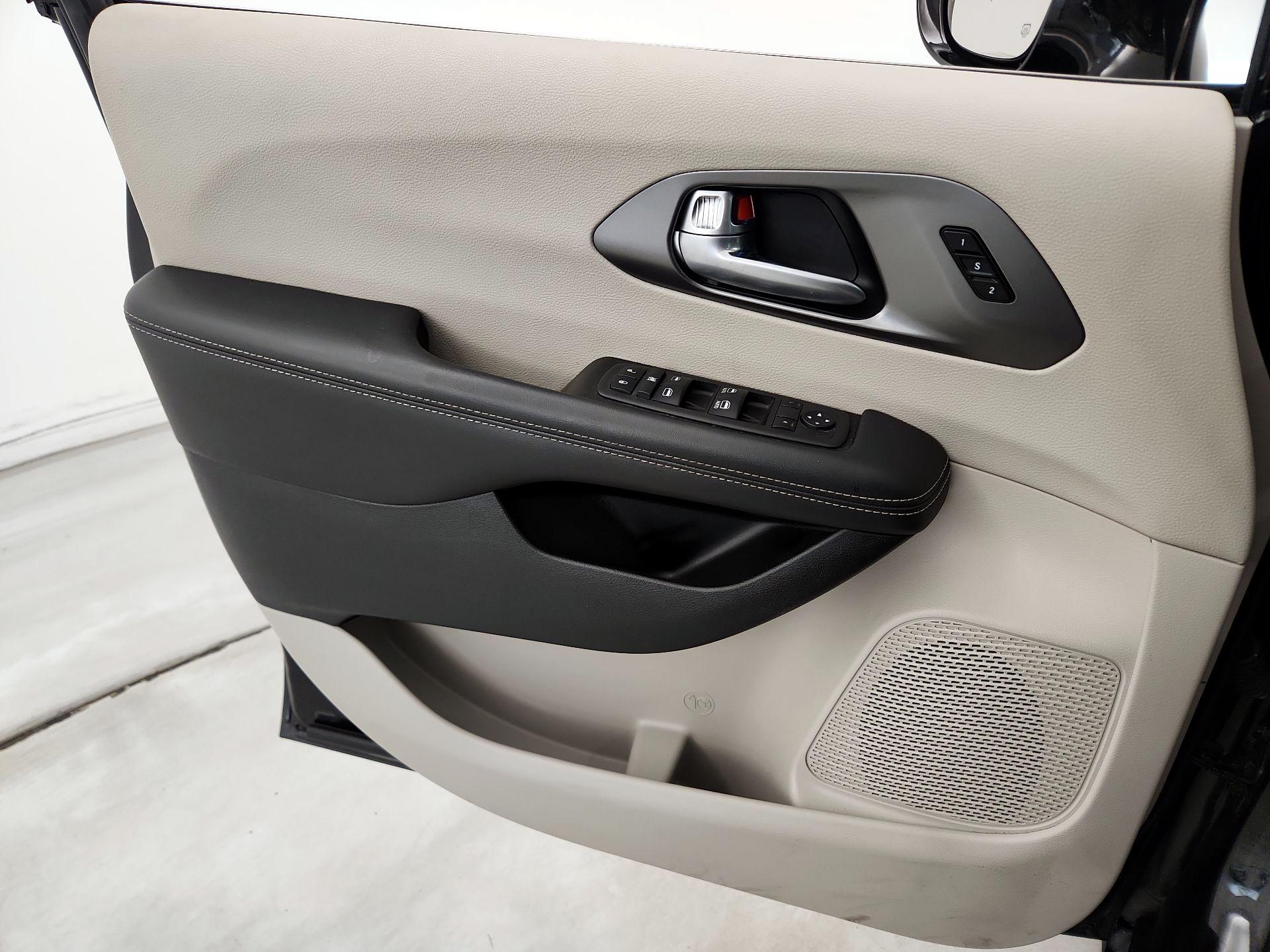 Thumbnail: 2024 Chrysler Pacifica - 12