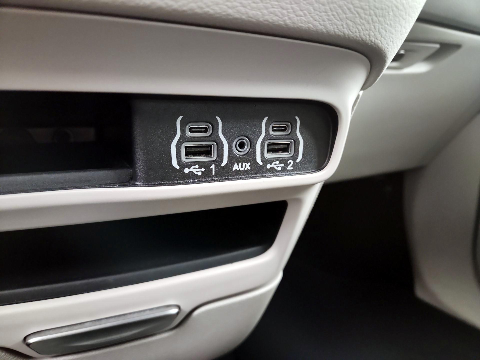 Thumbnail: 2024 Chrysler Pacifica - 18