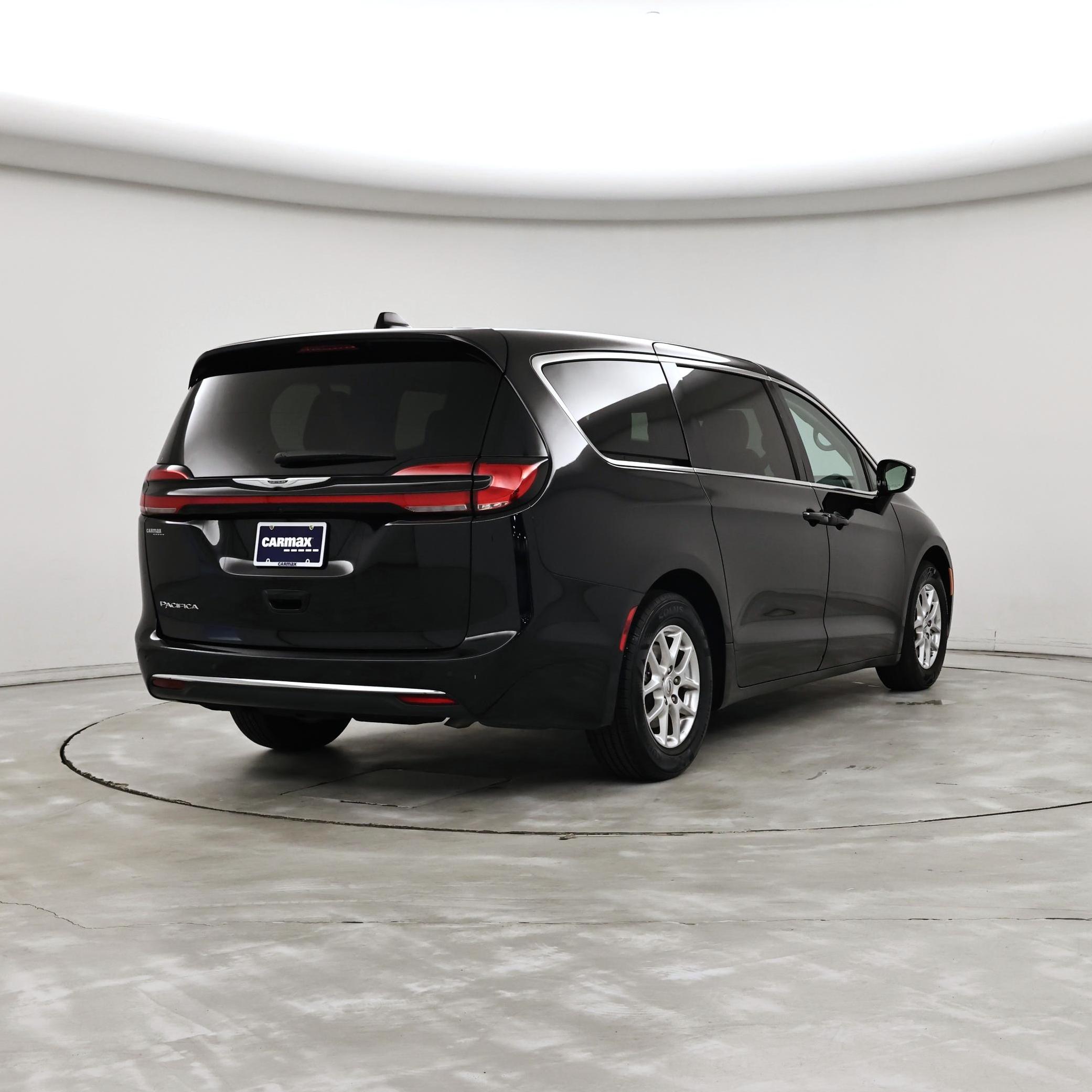 Thumbnail: 2024 Chrysler Pacifica - 8