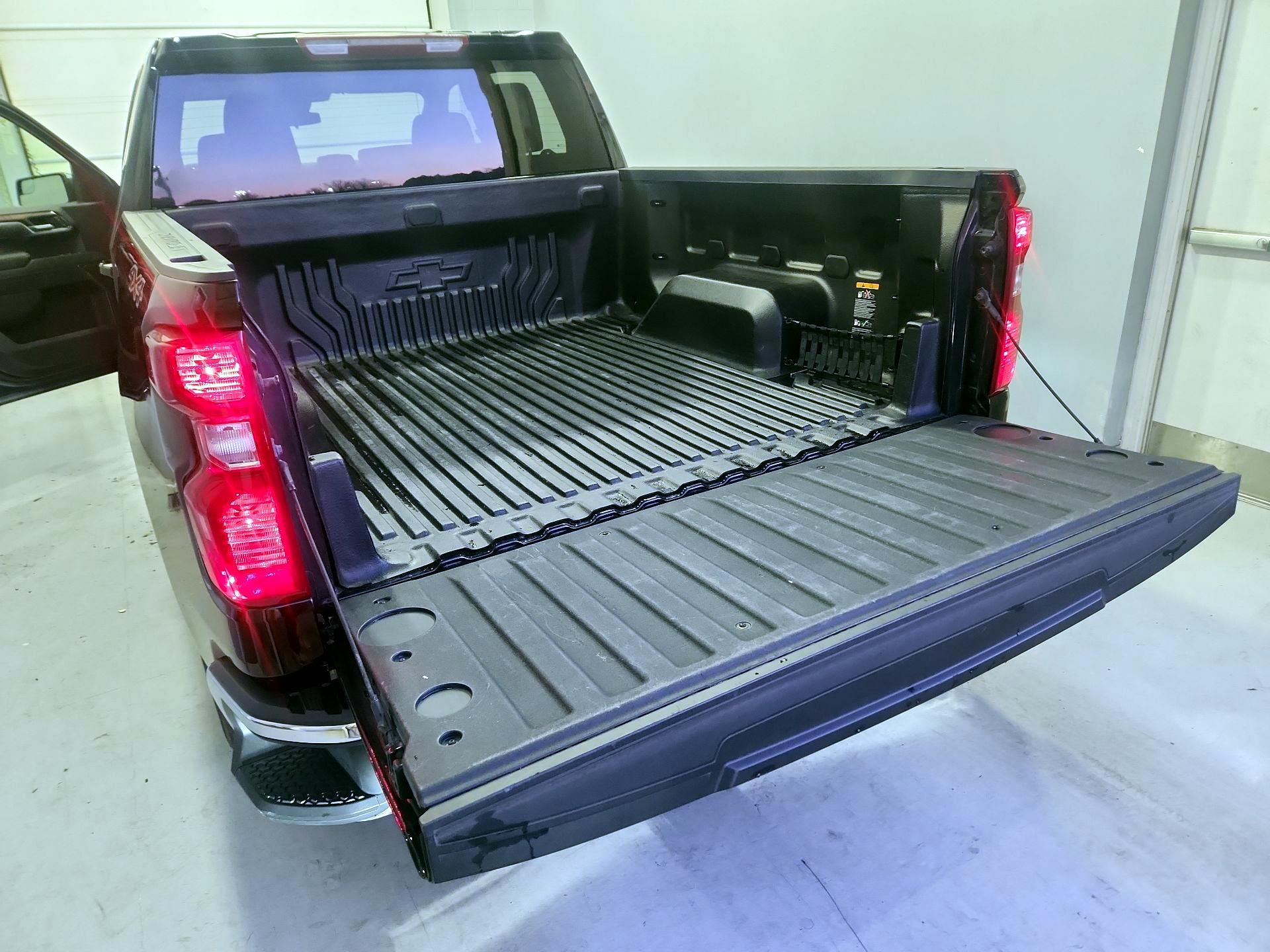 Thumbnail: 2023 Chevrolet Silverado 1500 - 20