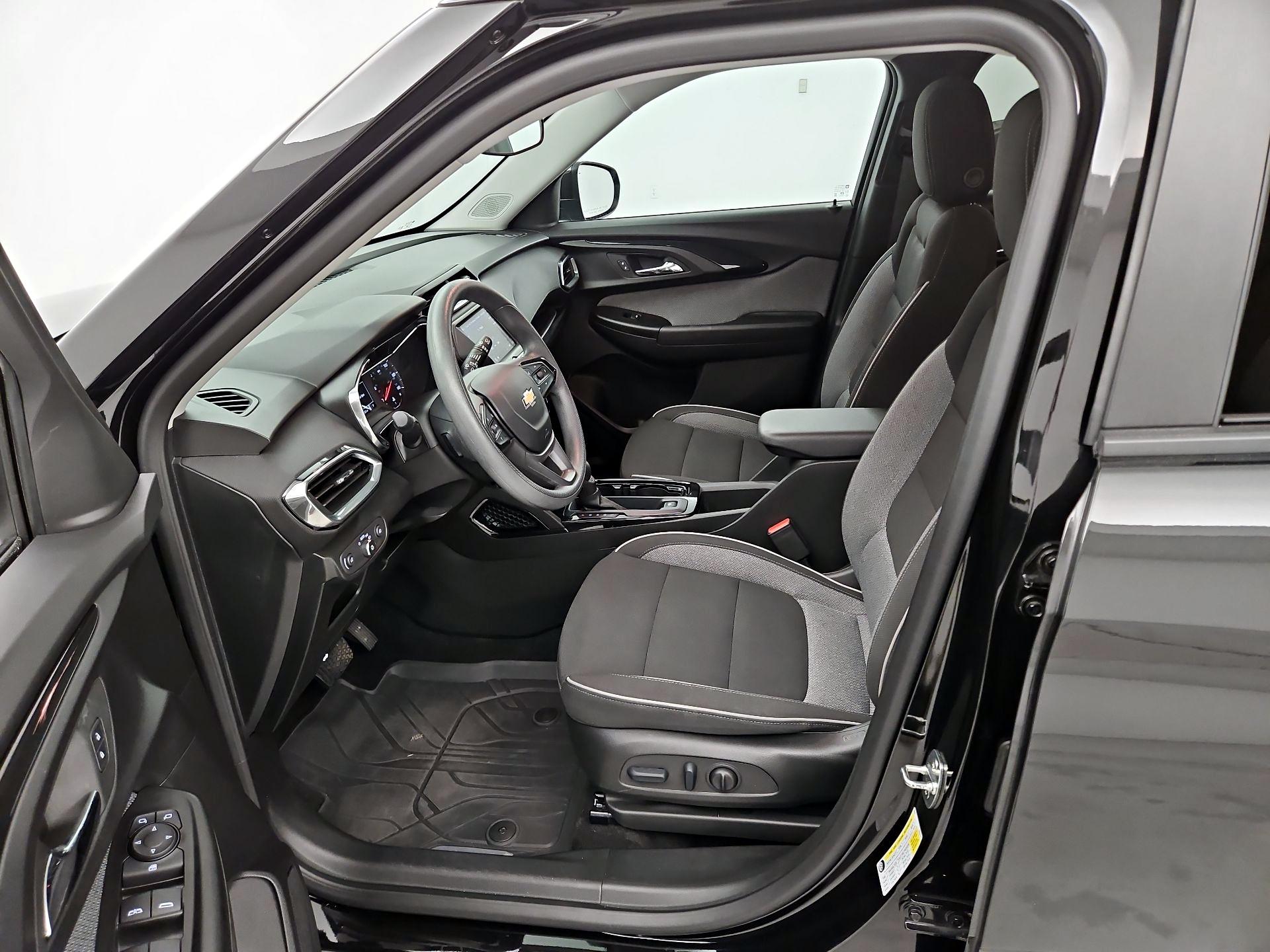 Thumbnail: 2023 Chevrolet TrailBlazer - 11