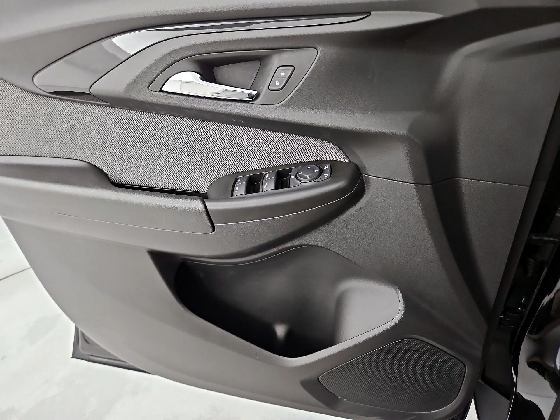 Thumbnail: 2023 Chevrolet TrailBlazer - 12