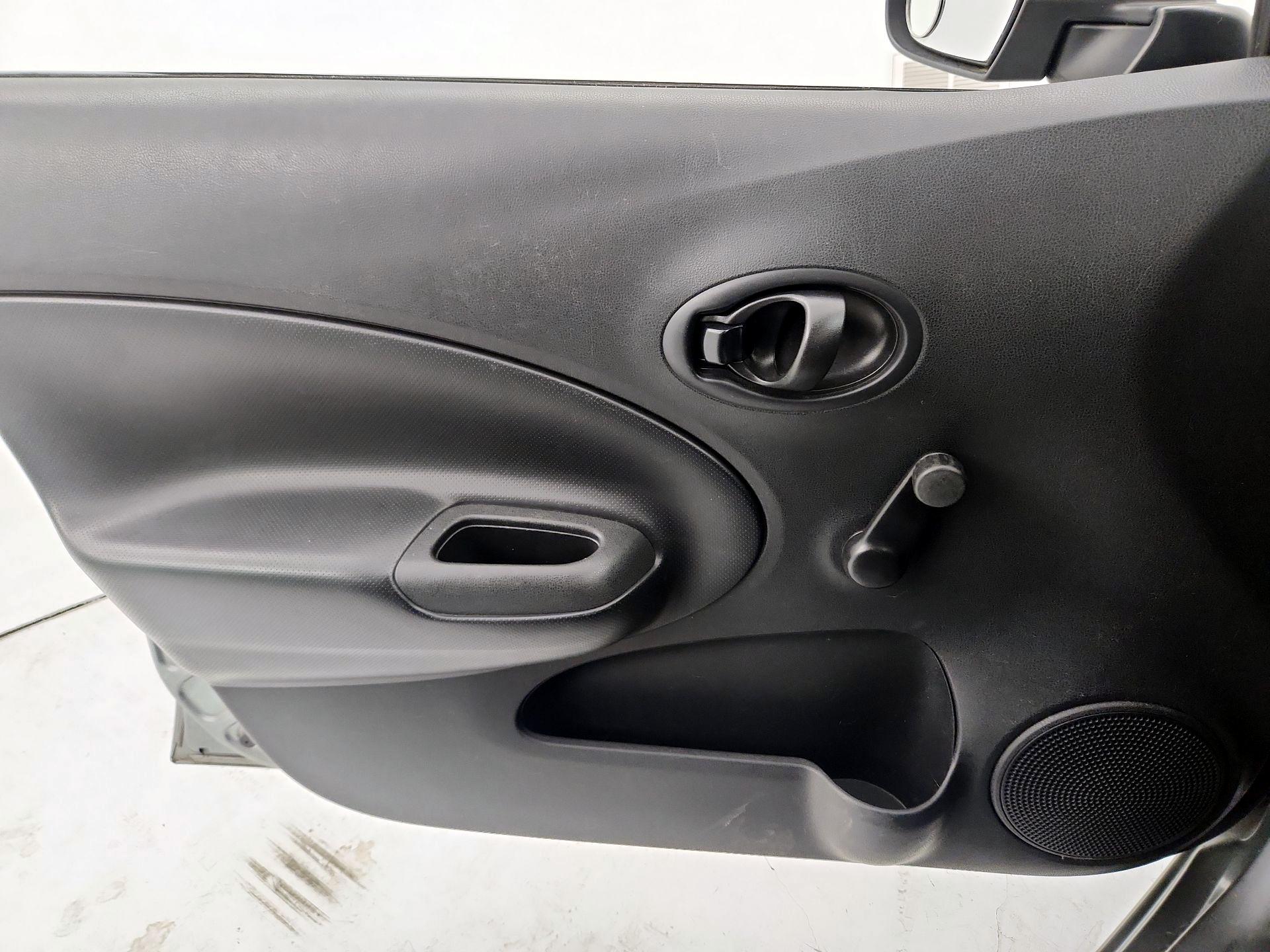 Thumbnail: 2014 Nissan Versa Note - 12