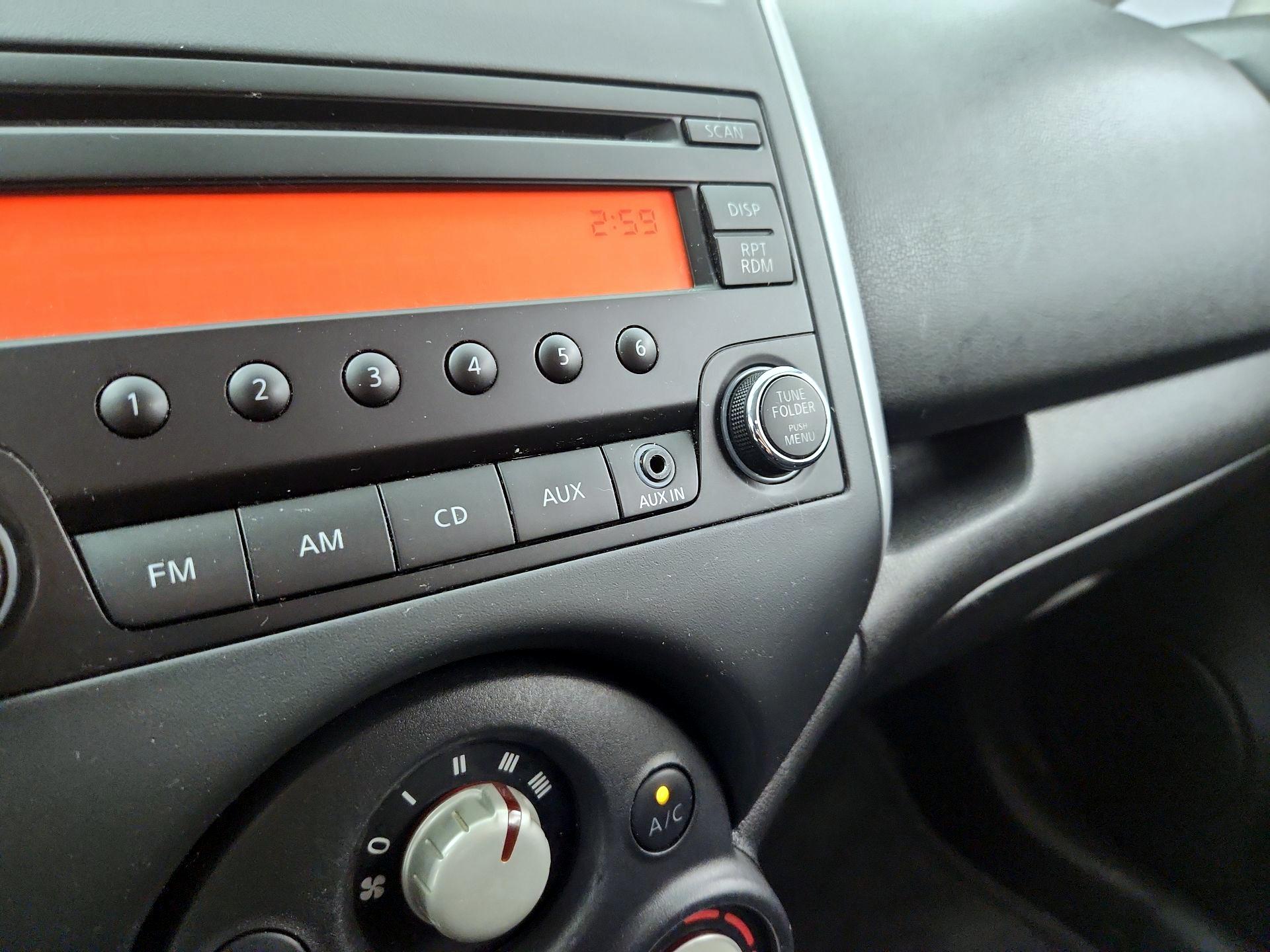 Thumbnail: 2014 Nissan Versa Note - 17