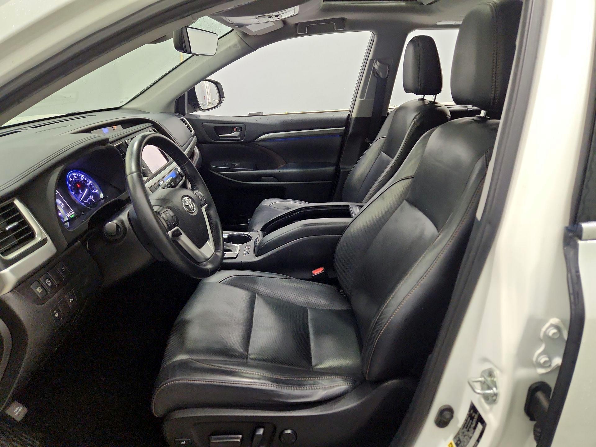 Thumbnail: 2019 Toyota Highlander - 11