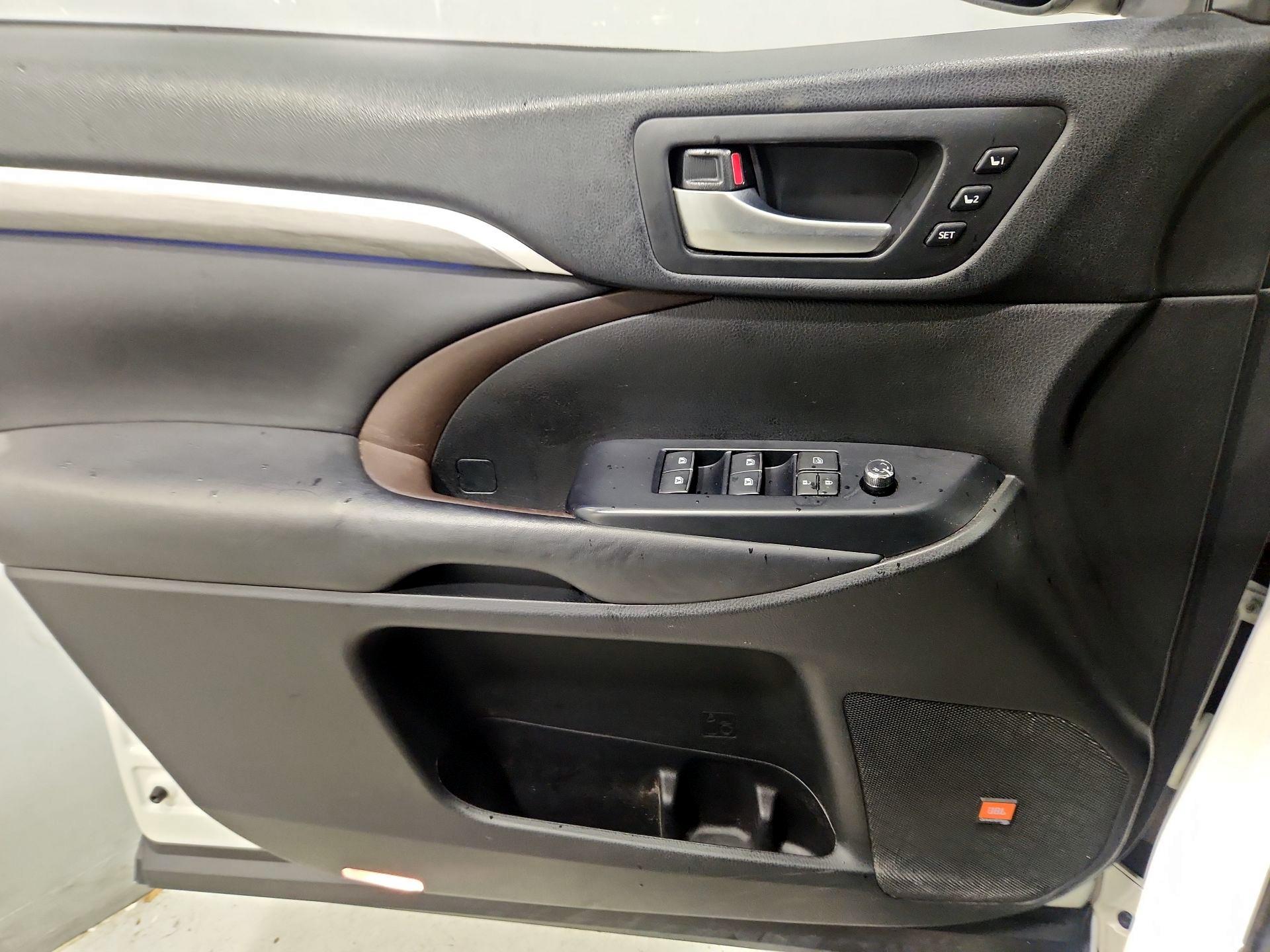 Thumbnail: 2019 Toyota Highlander - 12