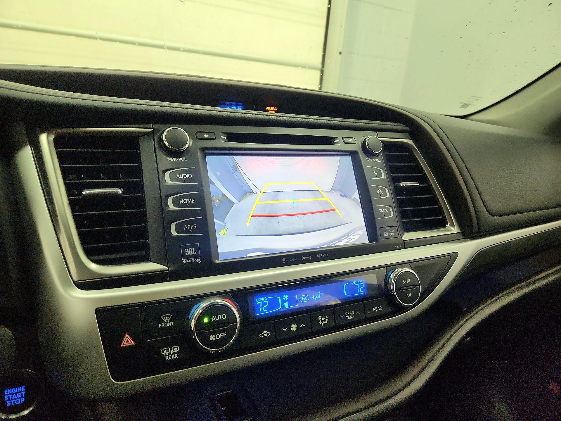 Thumbnail: 2019 Toyota Highlander - 15