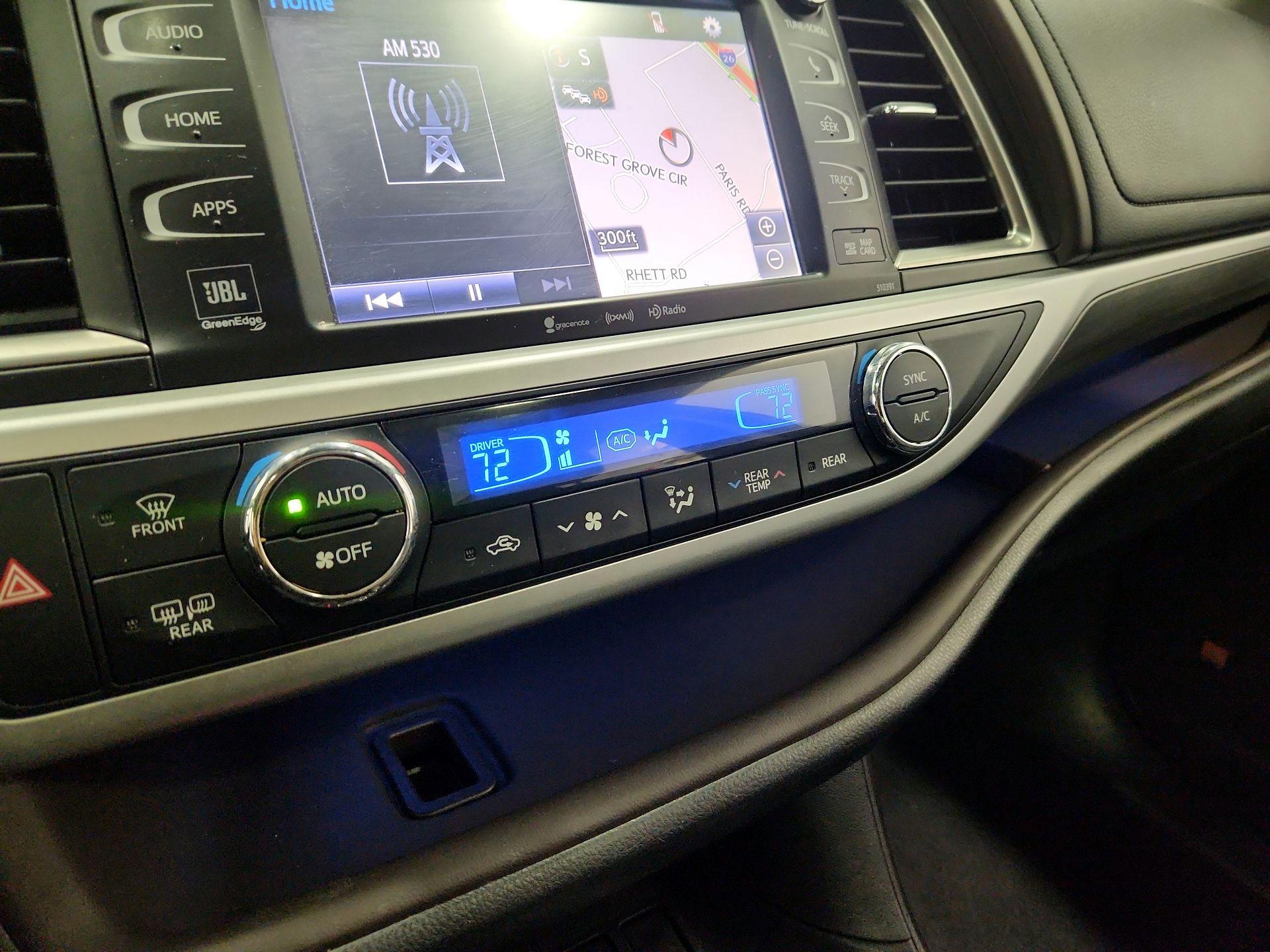 Thumbnail: 2019 Toyota Highlander - 17