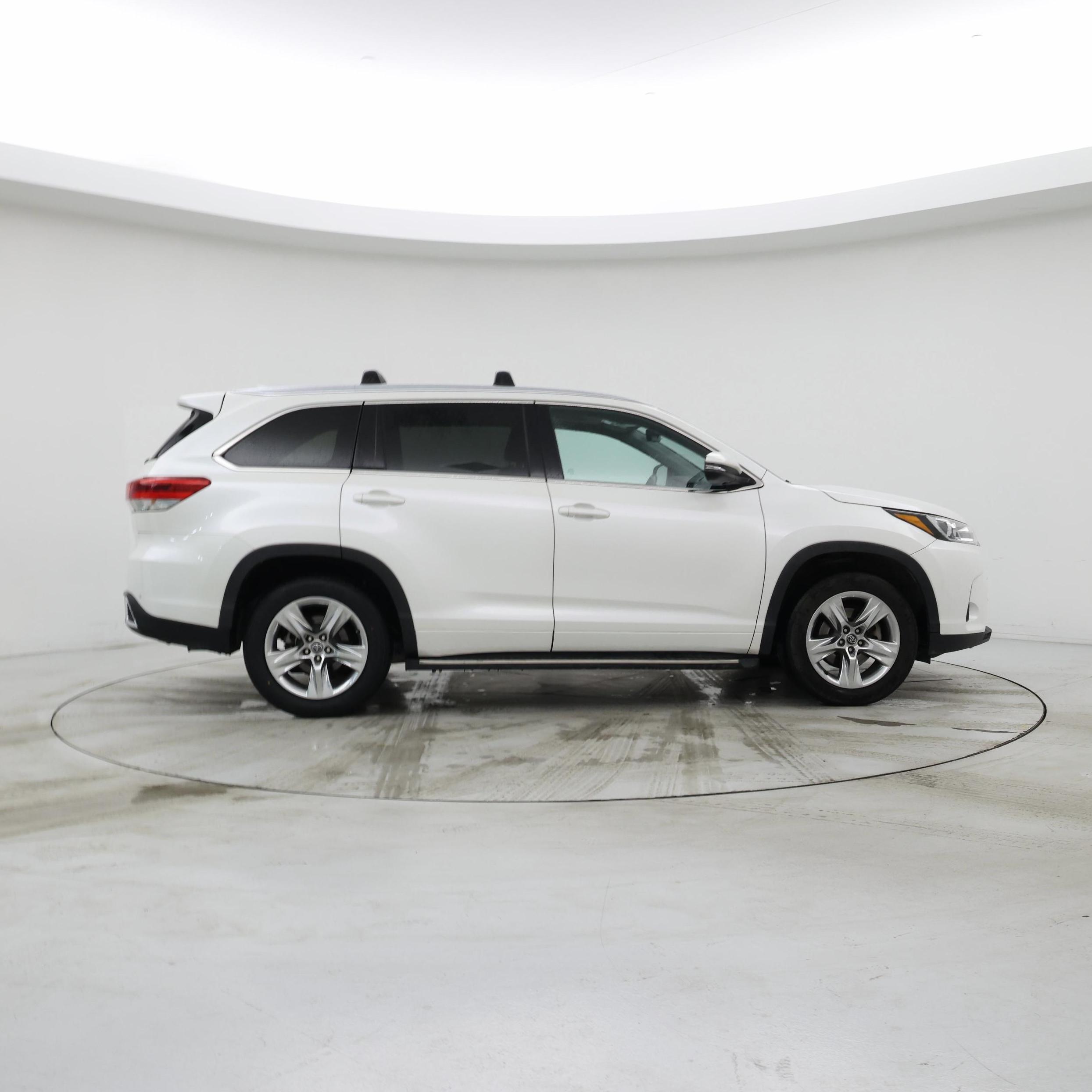 Thumbnail: 2019 Toyota Highlander - 7