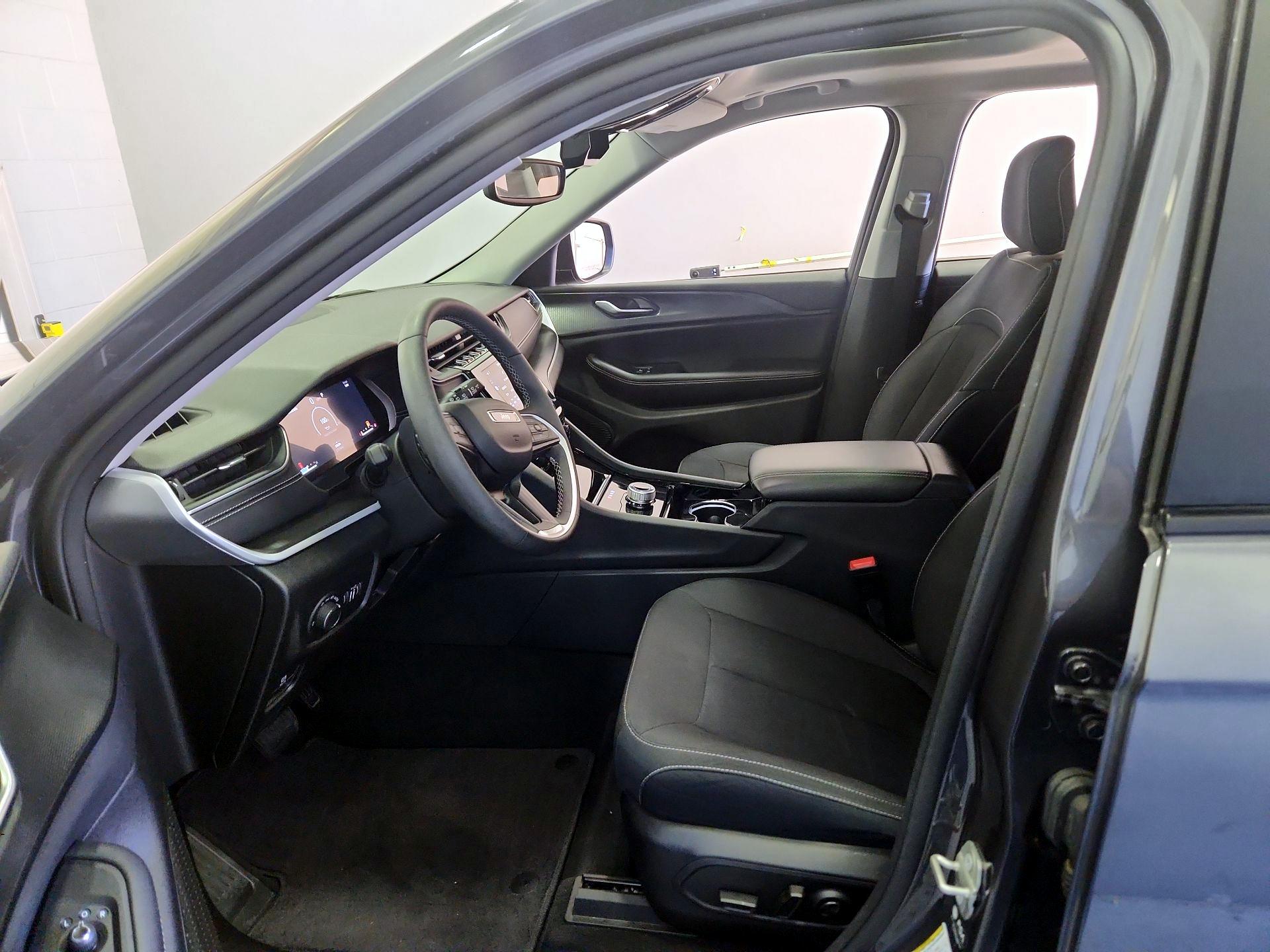 Thumbnail: 2023 Jeep Grand Cherokee L - 11