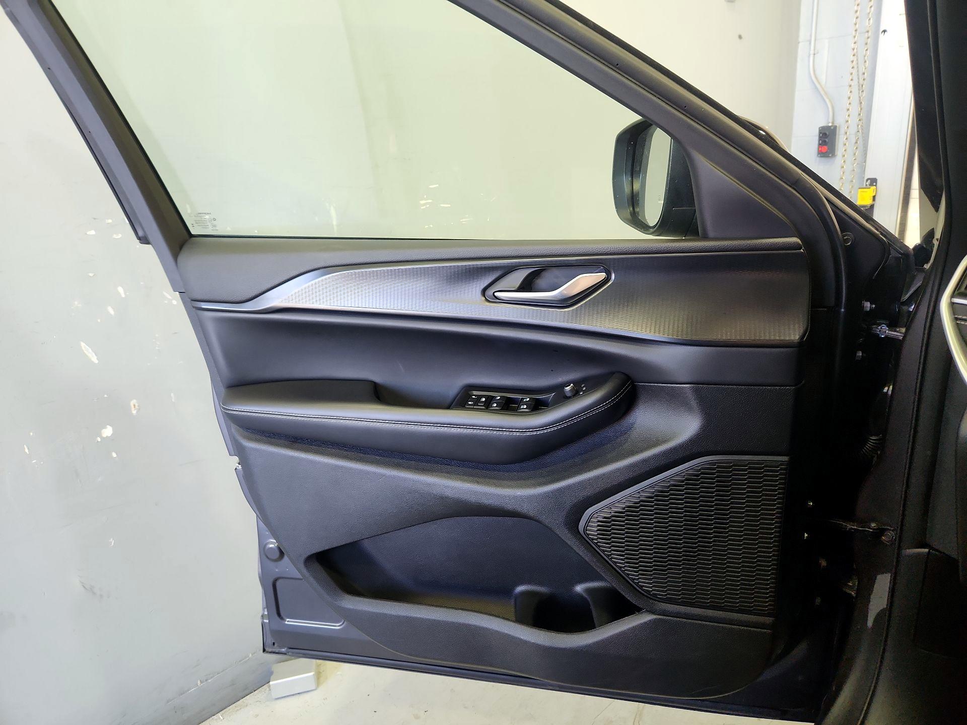 Thumbnail: 2023 Jeep Grand Cherokee L - 12