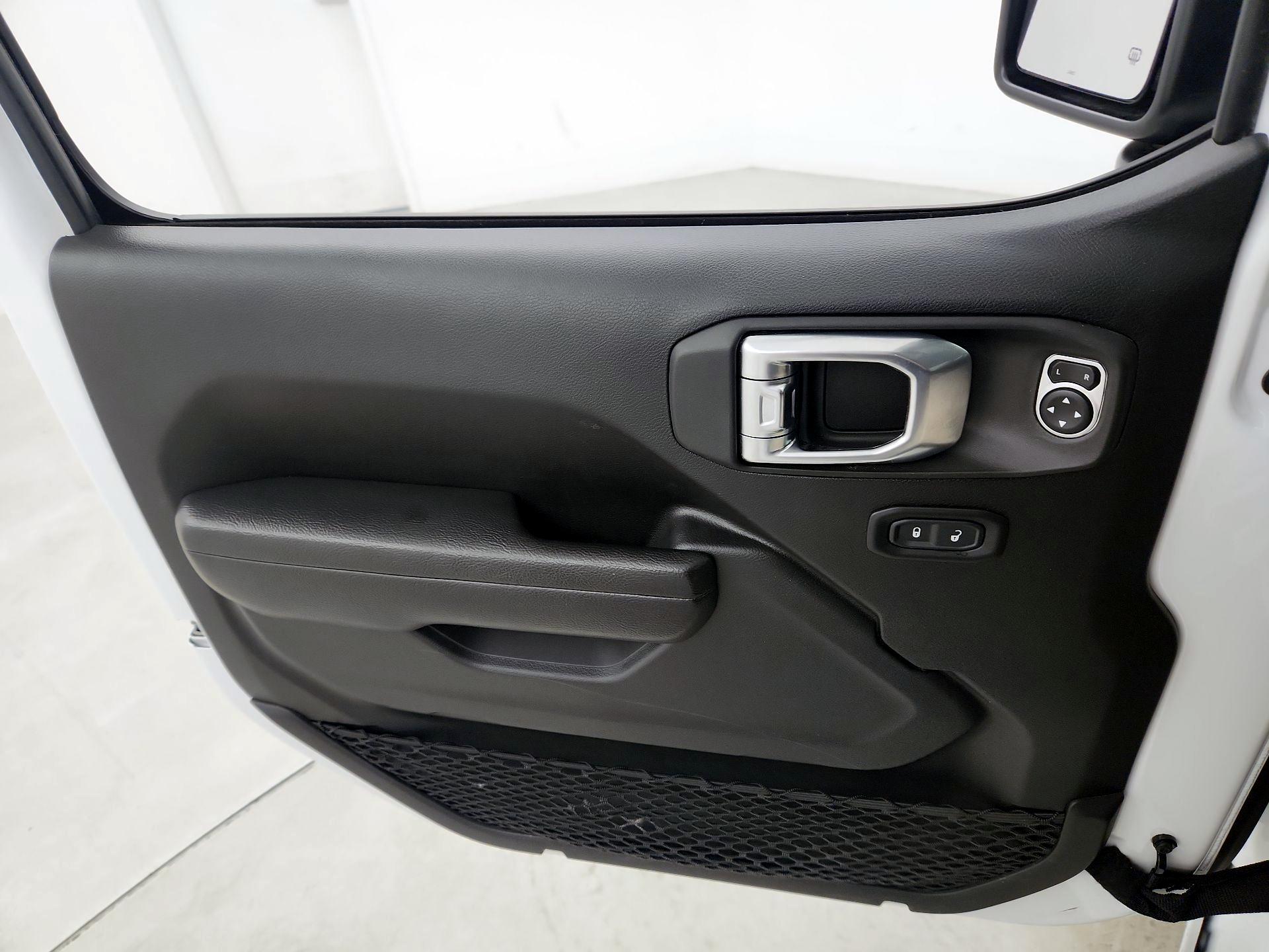 Thumbnail: 2023 Jeep Gladiator - 12