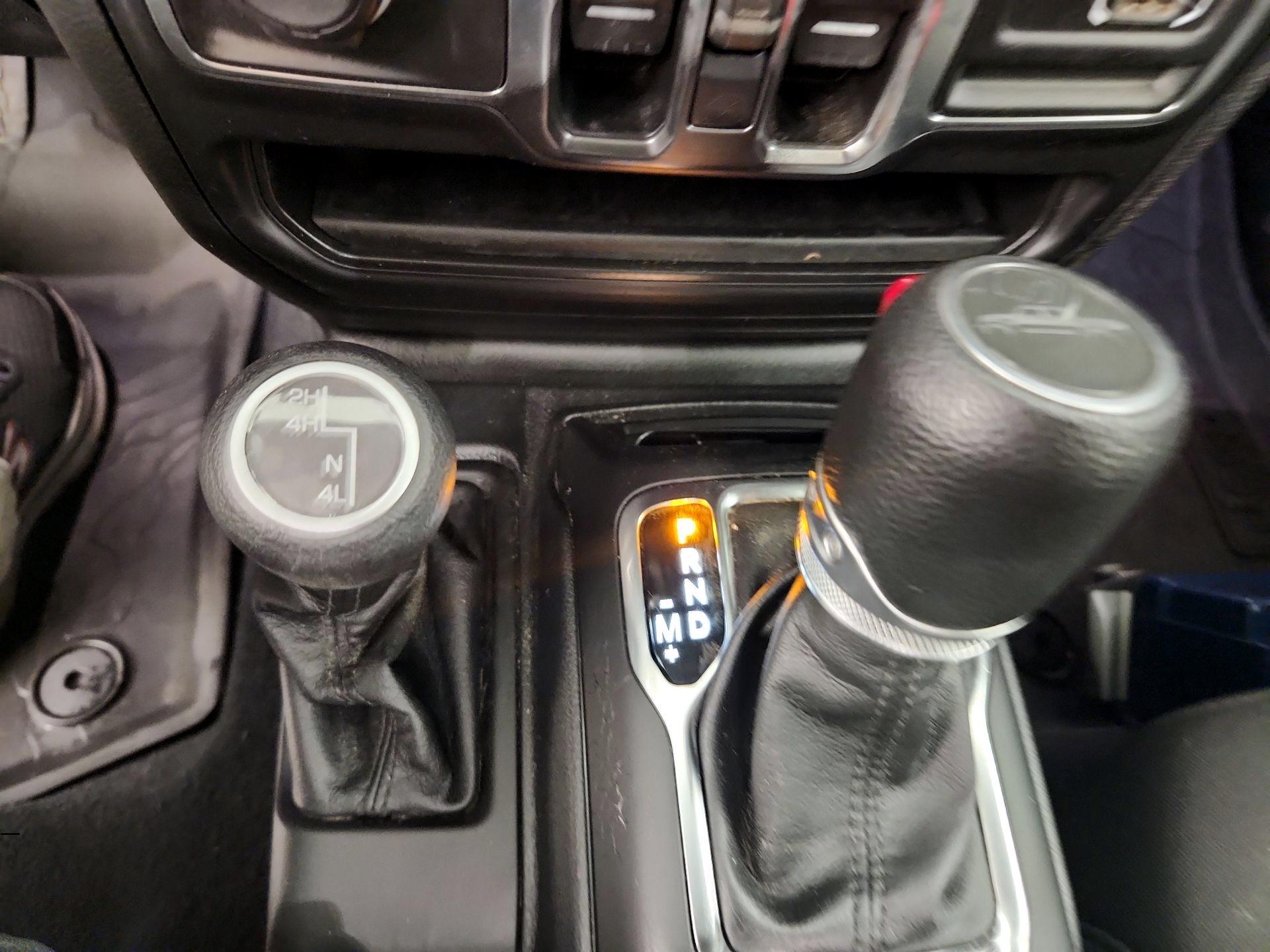 Thumbnail: 2023 Jeep Gladiator - 17