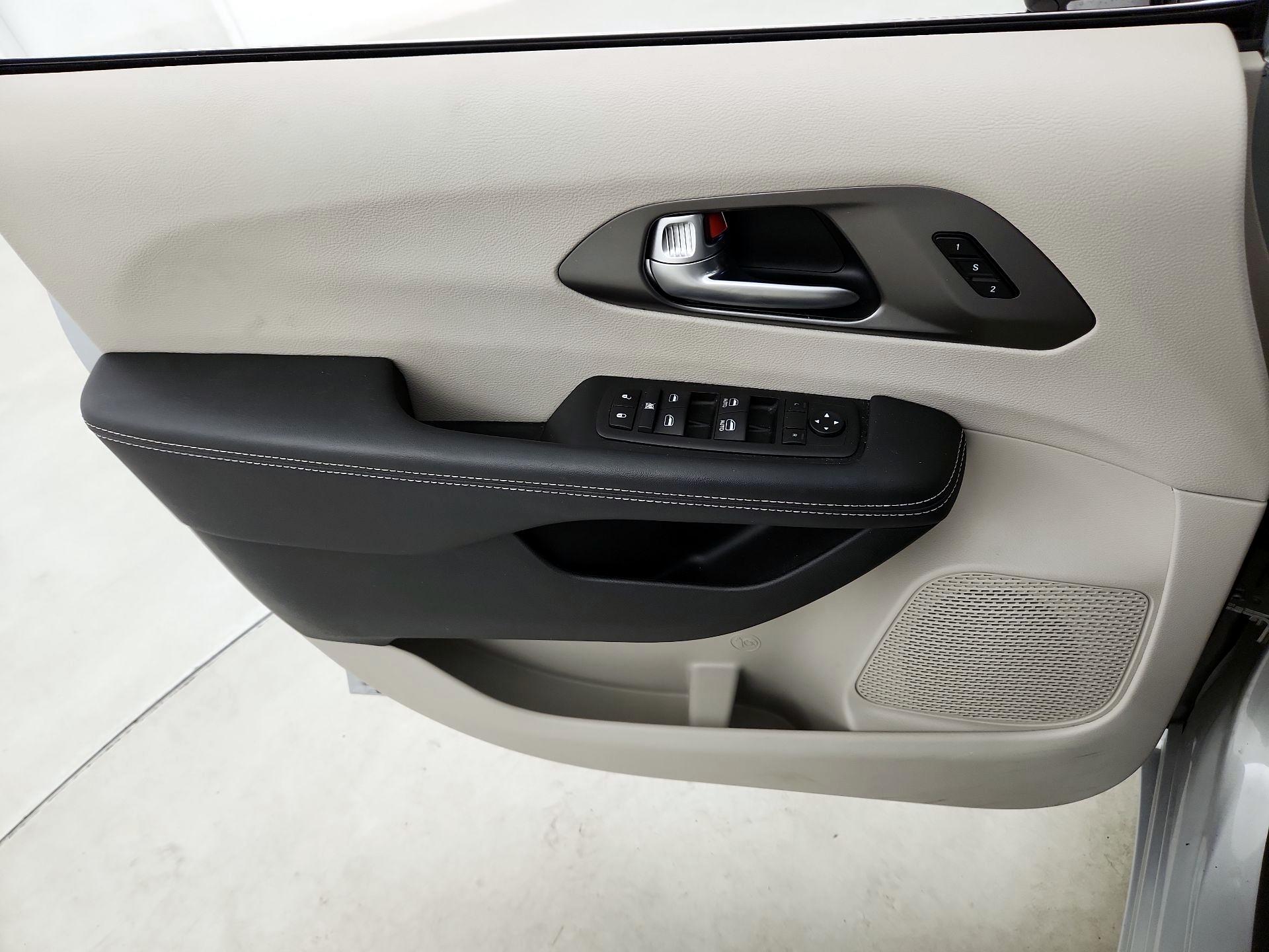 Thumbnail: 2024 Chrysler Pacifica - 12