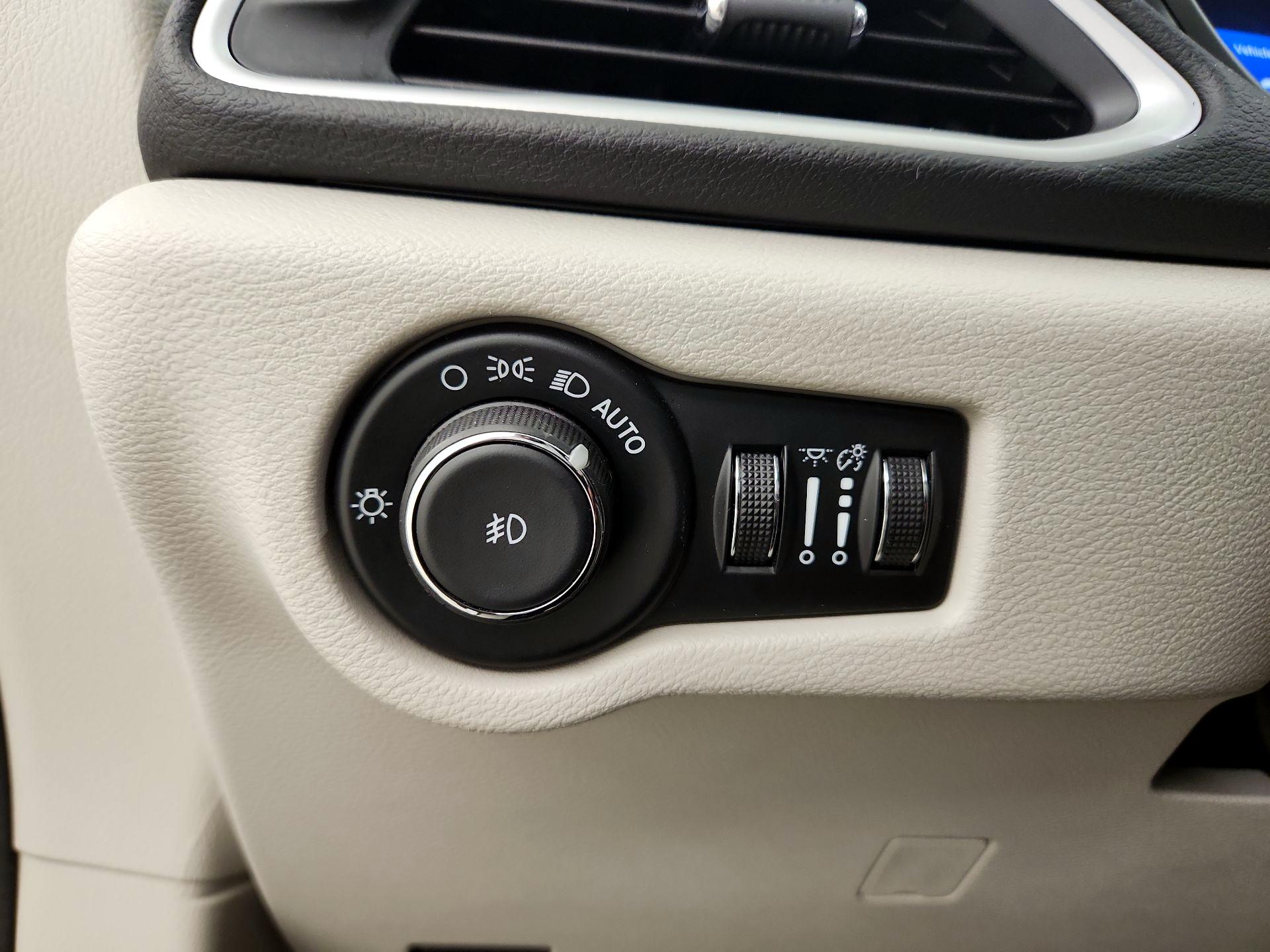 Thumbnail: 2024 Chrysler Pacifica - 13