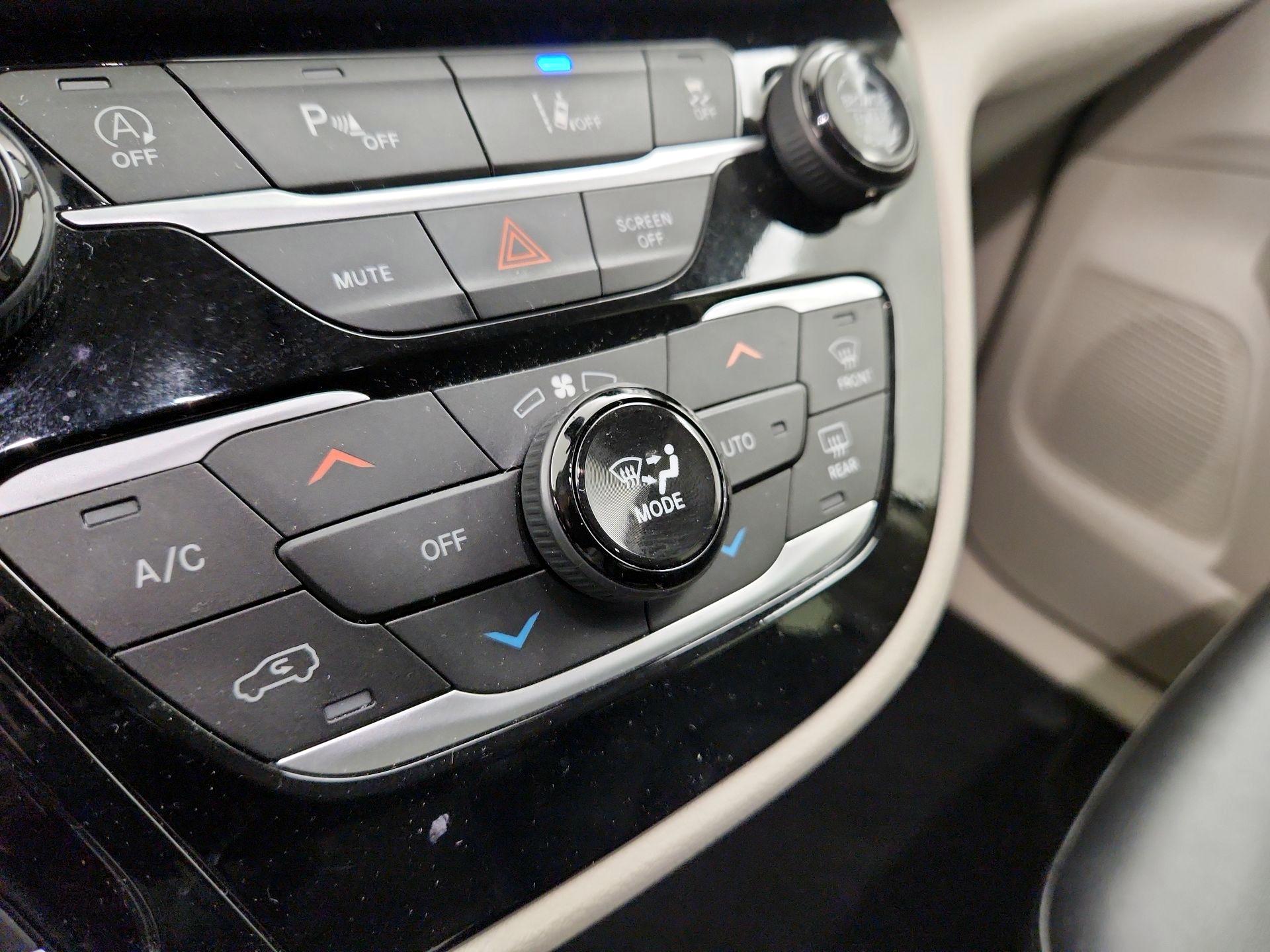 Thumbnail: 2024 Chrysler Pacifica - 16