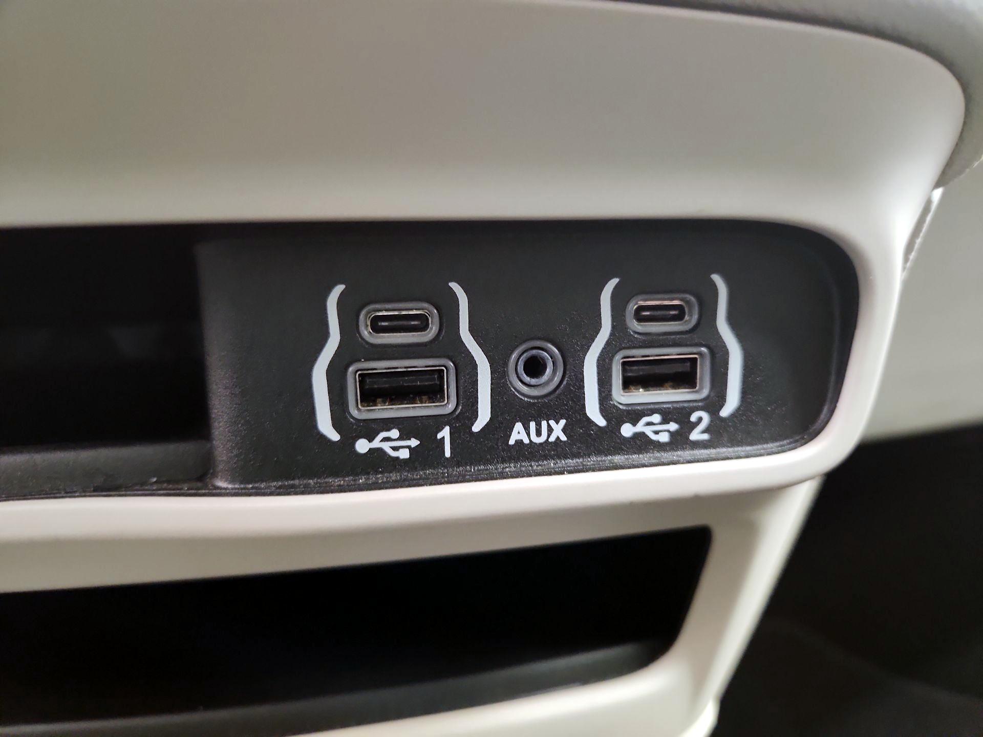 Thumbnail: 2024 Chrysler Pacifica - 18