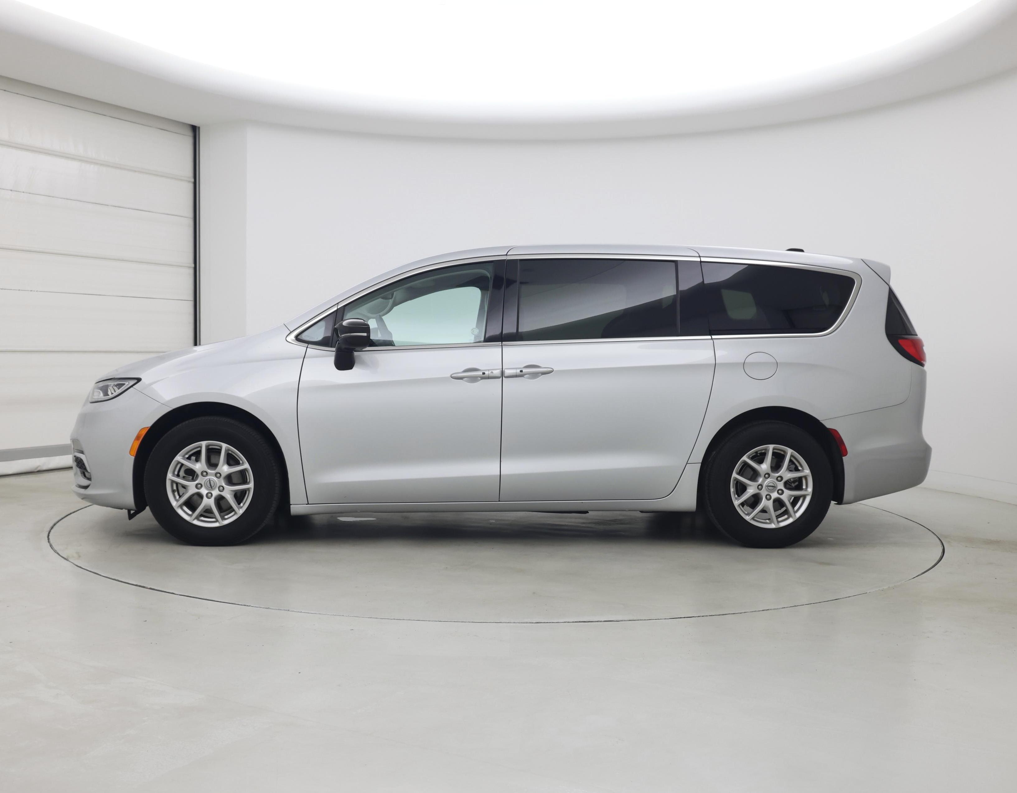 Thumbnail: 2024 Chrysler Pacifica - 3