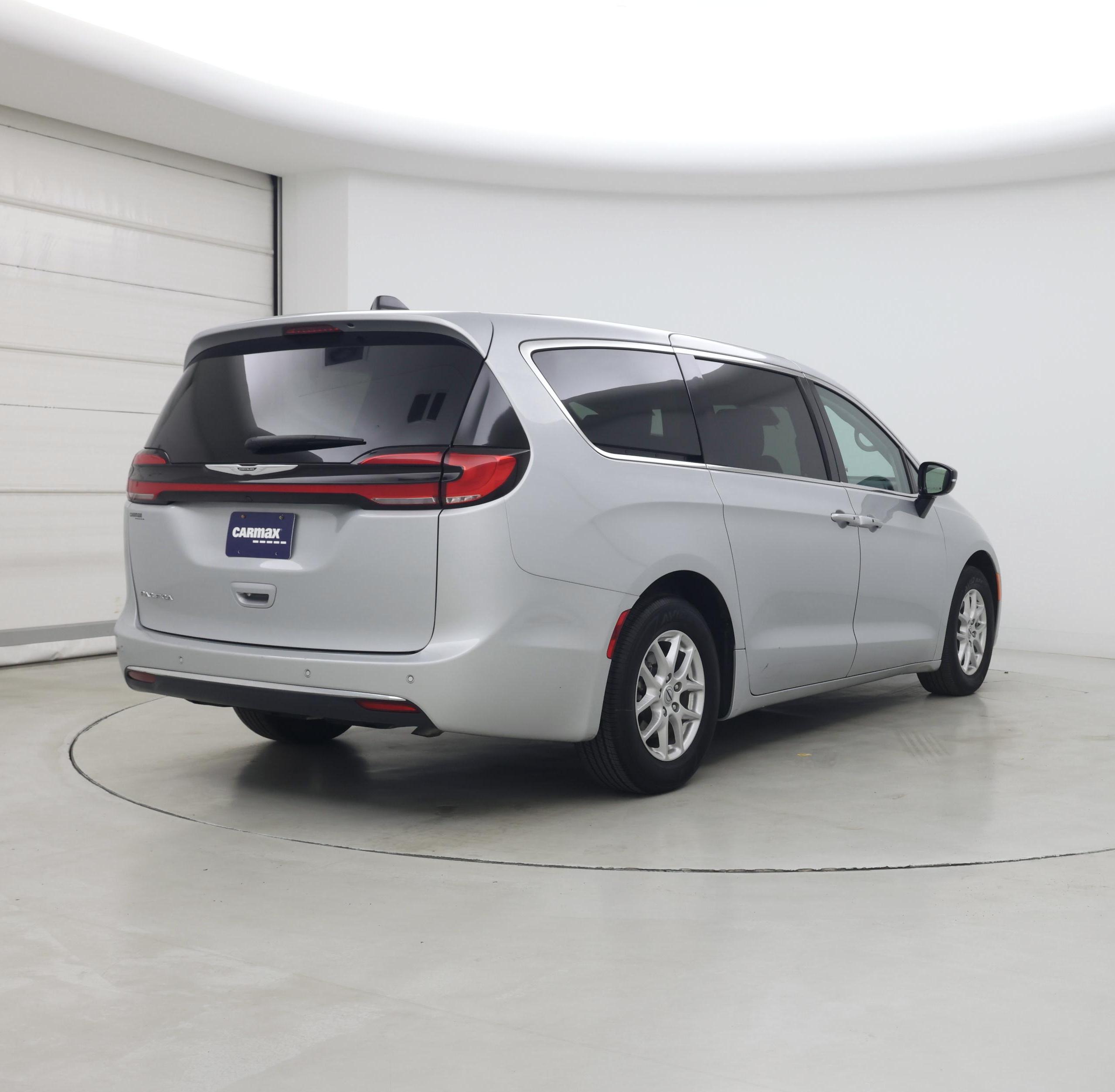 Thumbnail: 2024 Chrysler Pacifica - 8