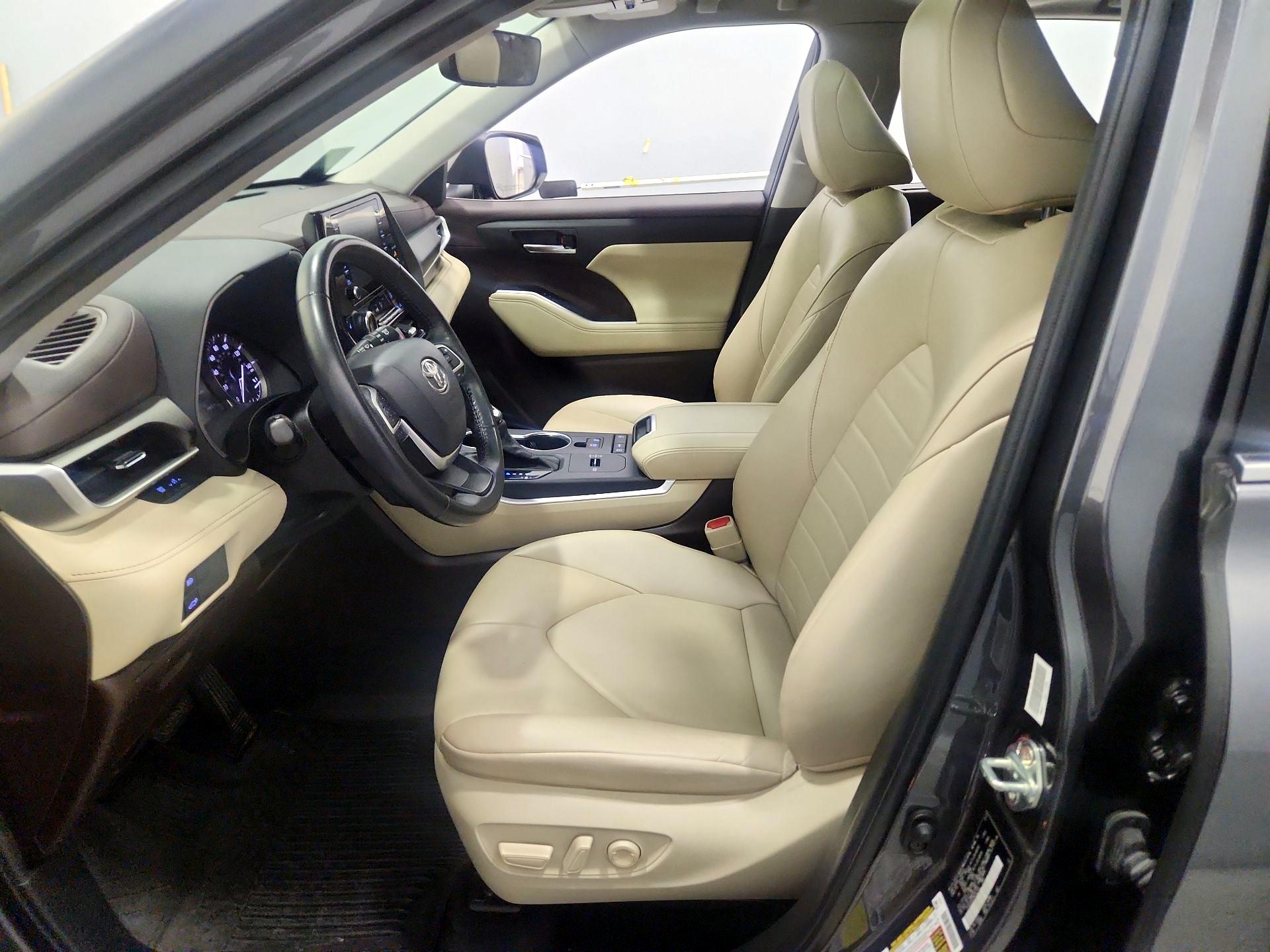 Thumbnail: 2022 Toyota Highlander - 11