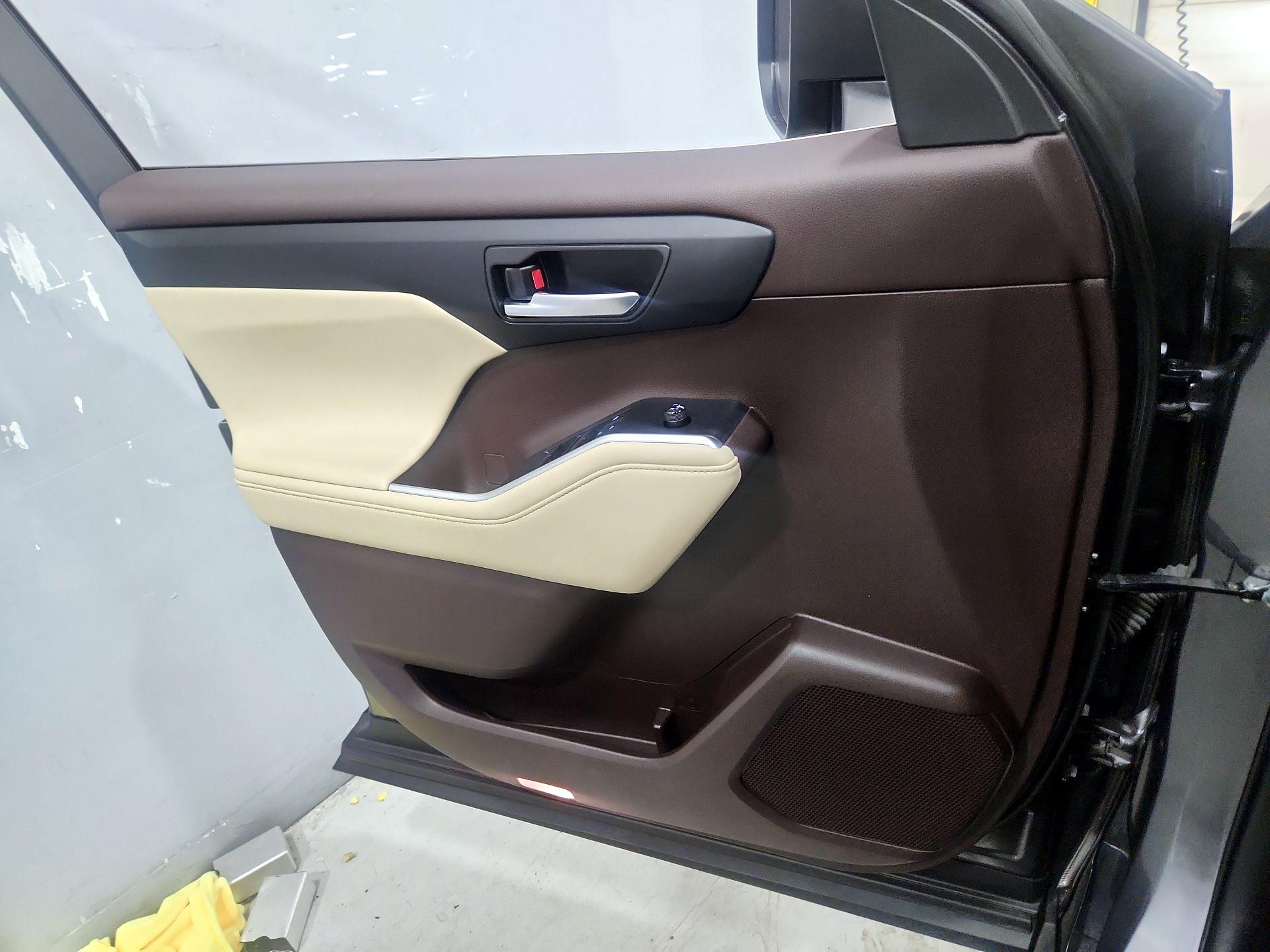 Thumbnail: 2022 Toyota Highlander - 12