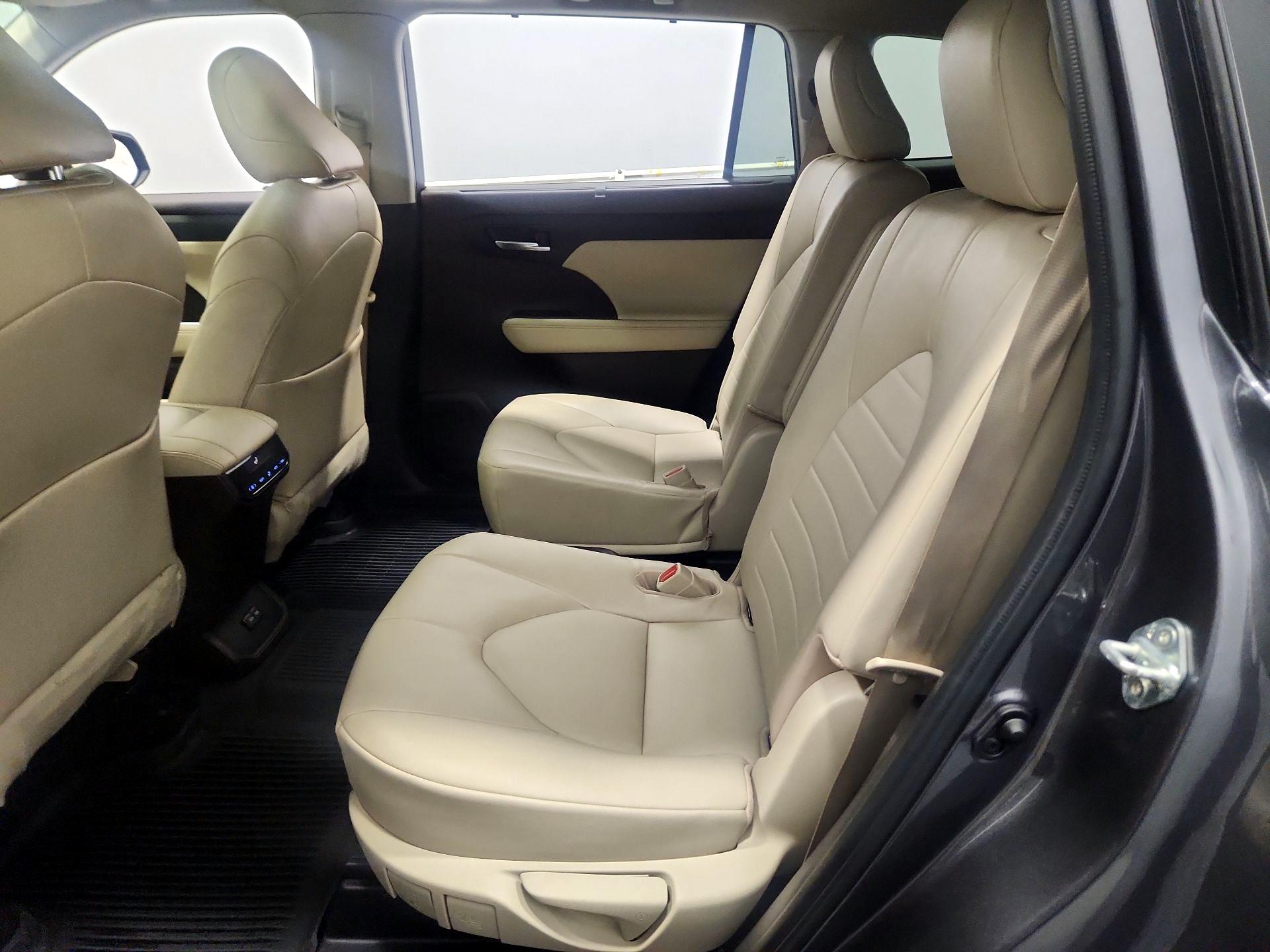 Thumbnail: 2022 Toyota Highlander - 20