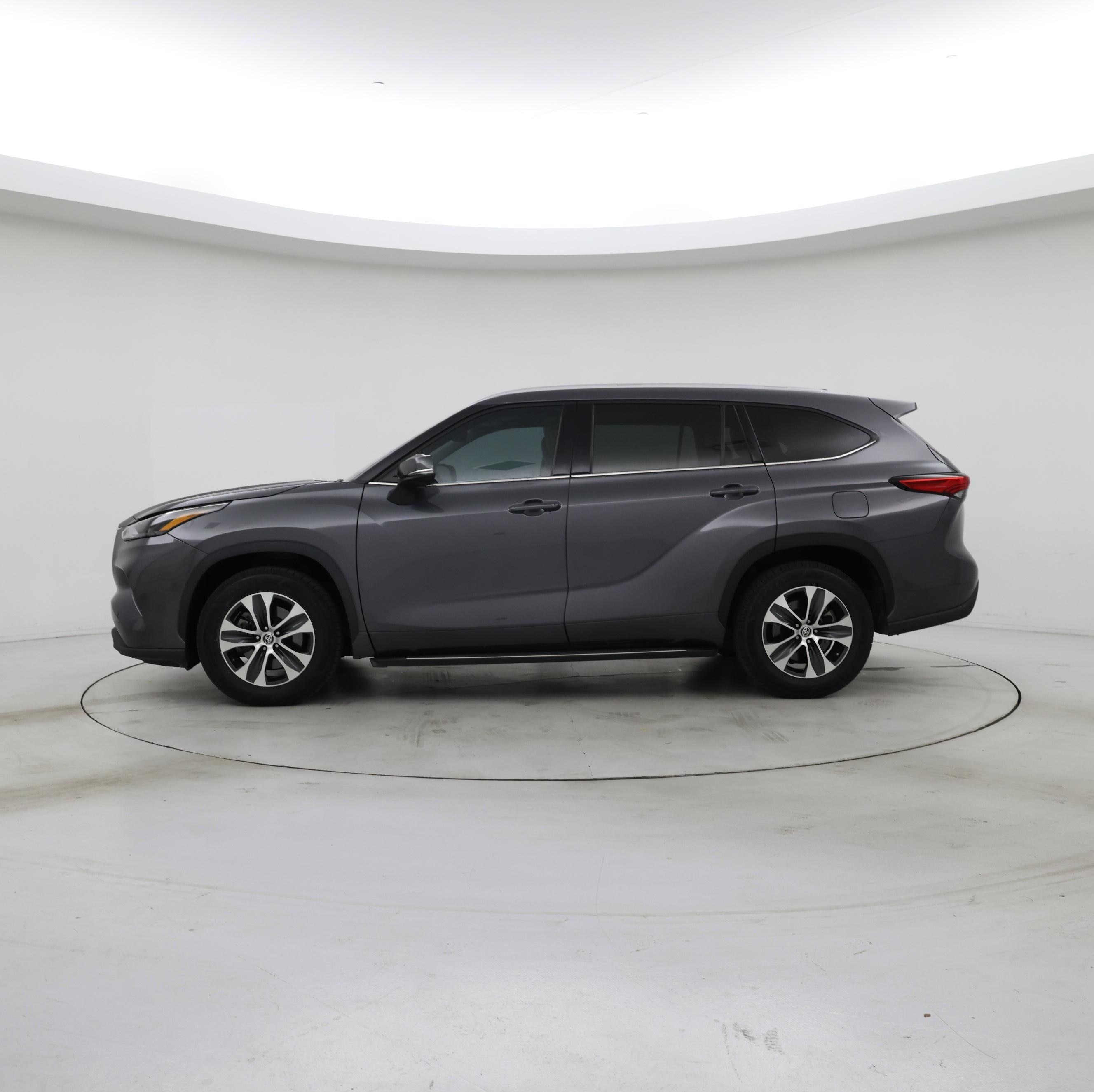 Thumbnail: 2022 Toyota Highlander - 3