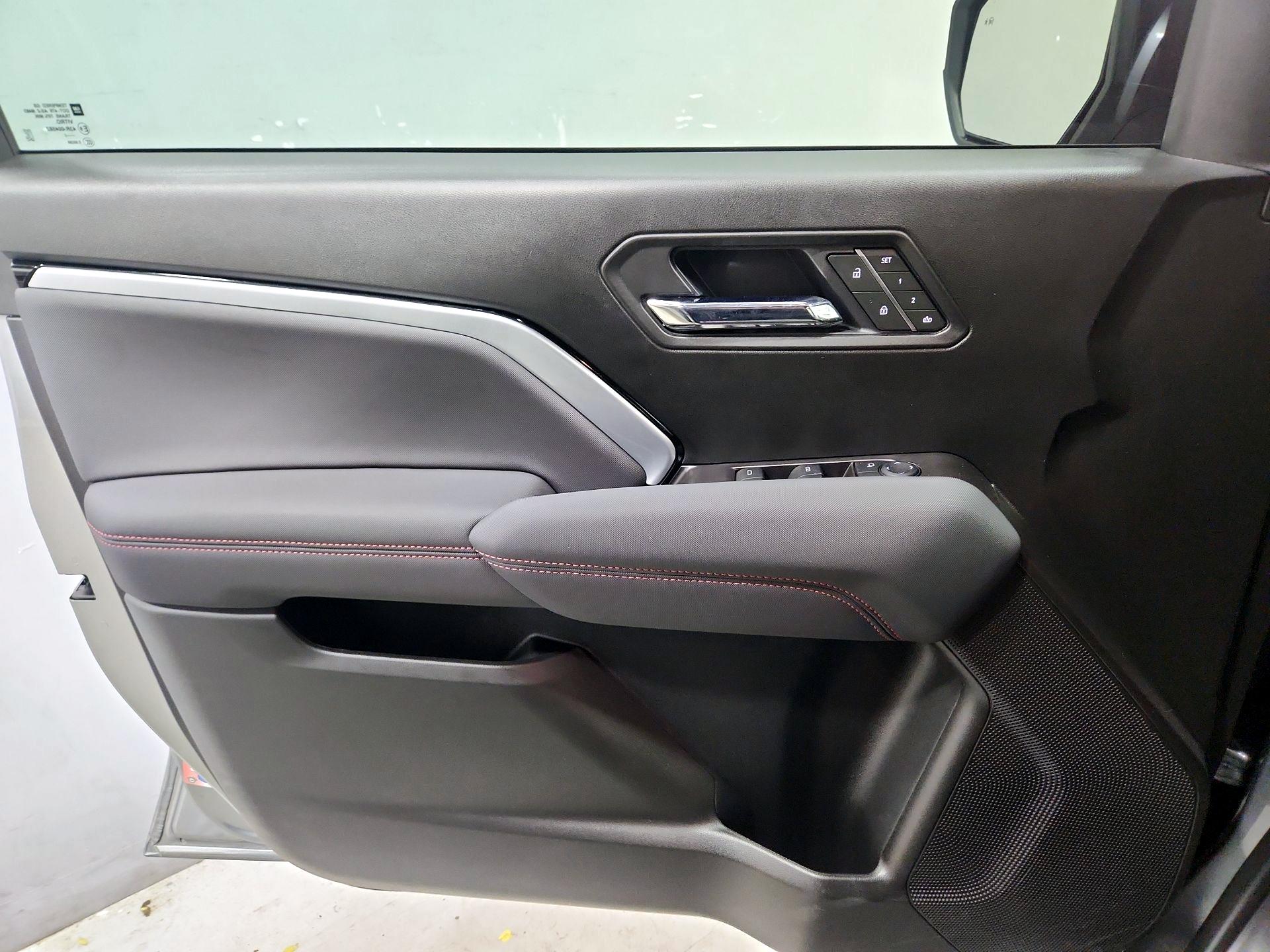 Thumbnail: 2025 Chevrolet Colorado - 12