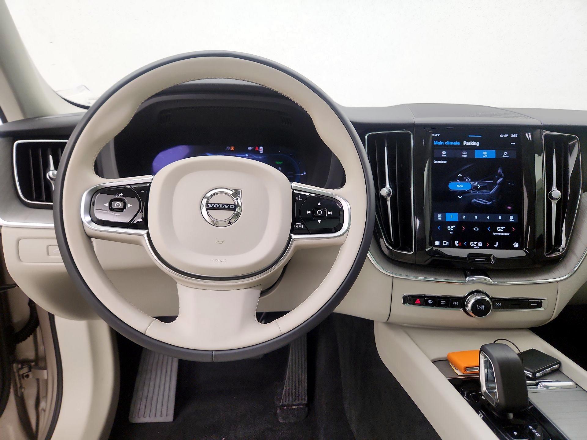 Thumbnail: 2024 Volvo XC60 - 10