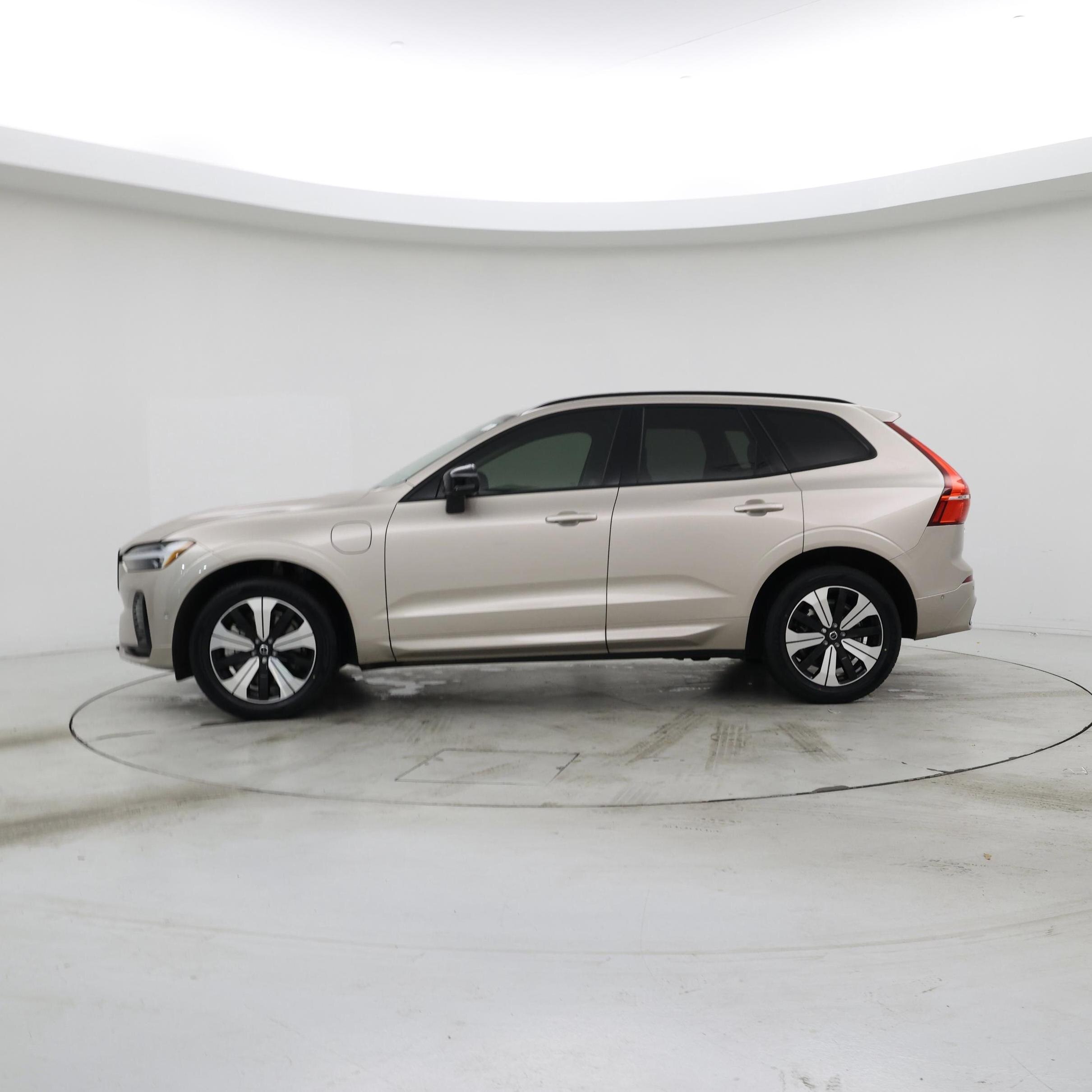 Thumbnail: 2024 Volvo XC60 - 3