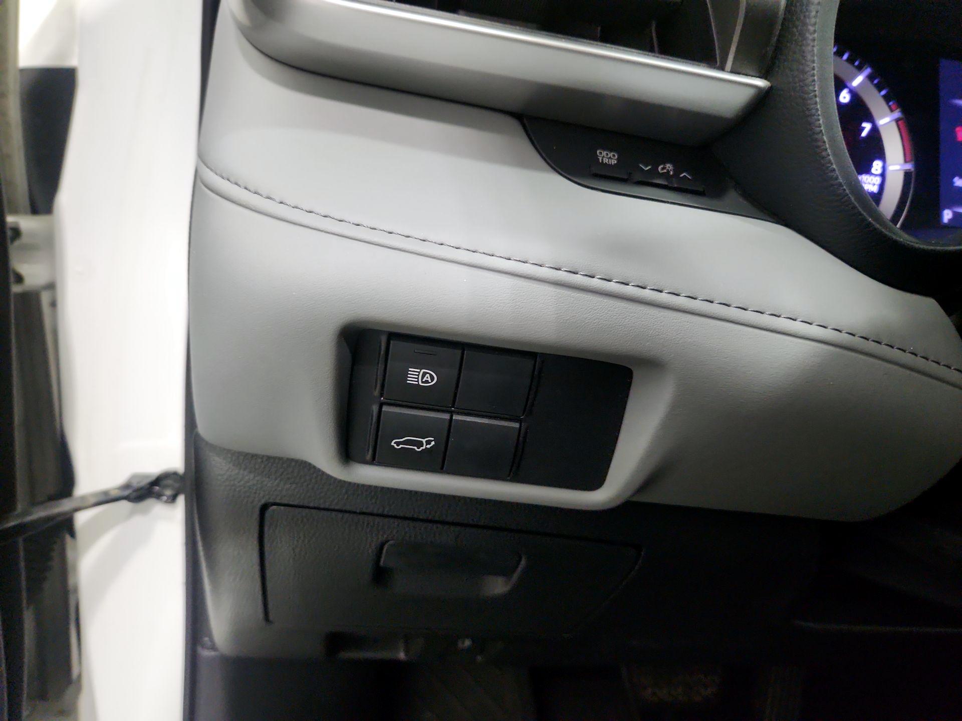 Thumbnail: 2020 Toyota Highlander - 13