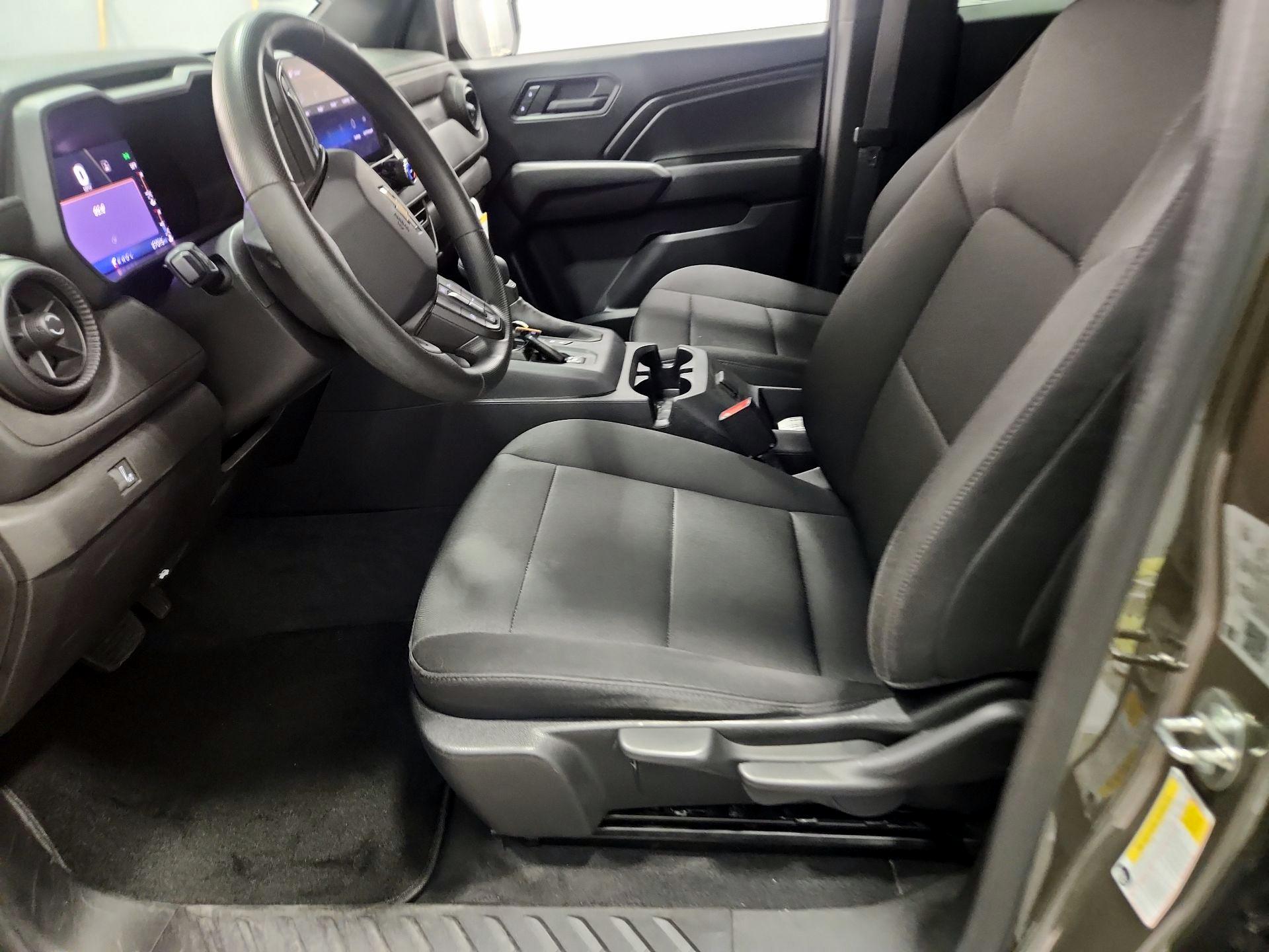 Thumbnail: 2023 Chevrolet Colorado - 11