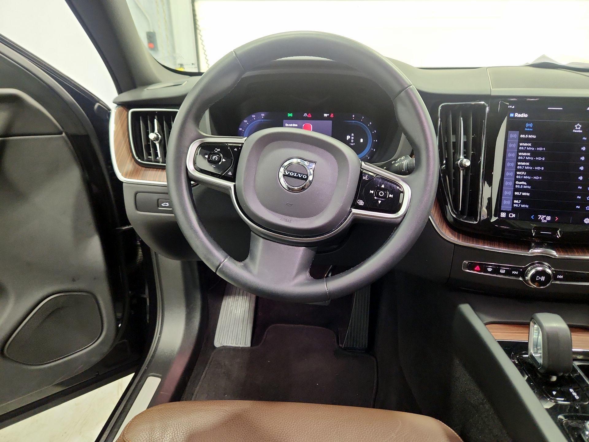 Thumbnail: 2023 Volvo XC60 - 10