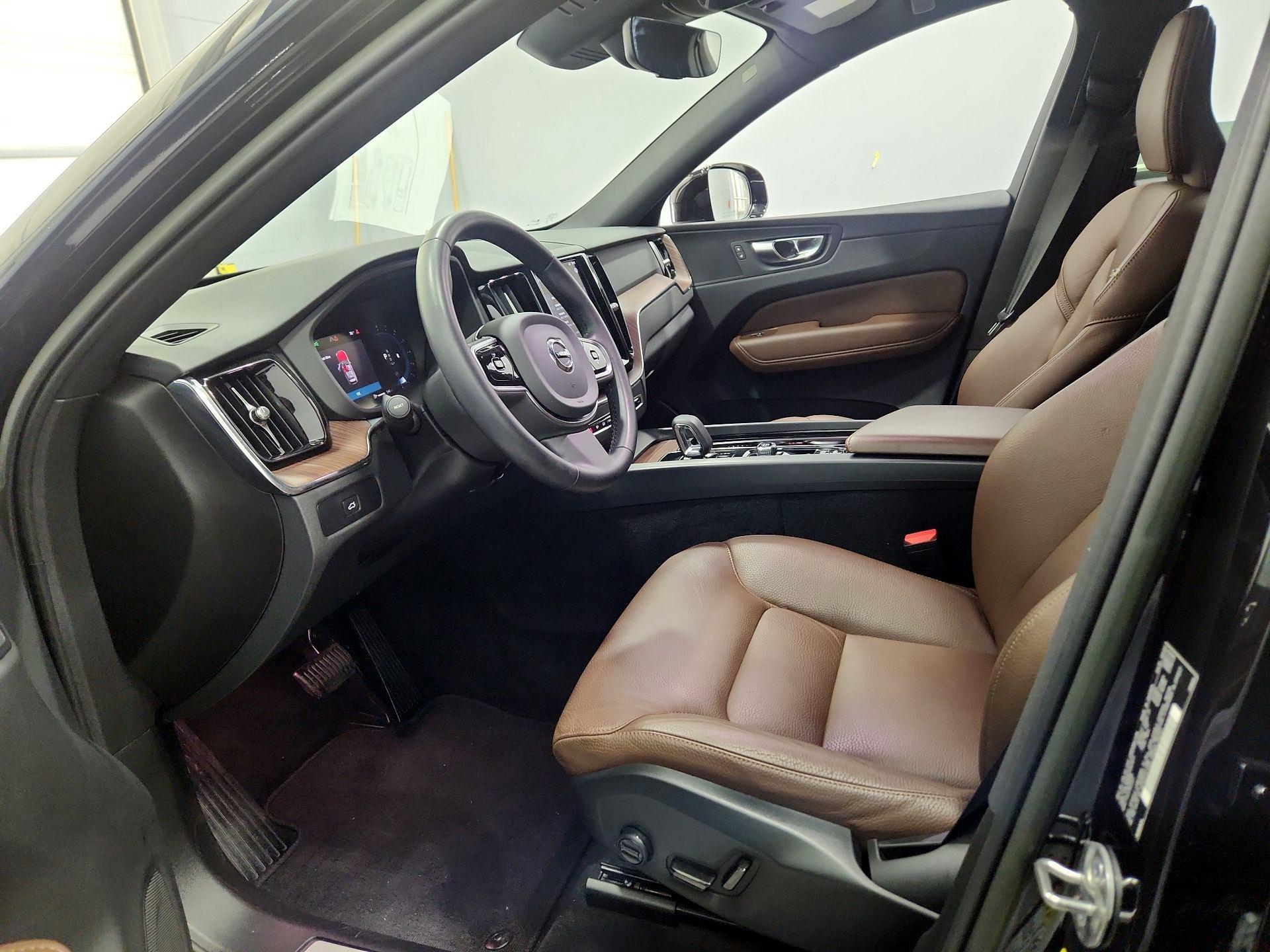 Thumbnail: 2023 Volvo XC60 - 11