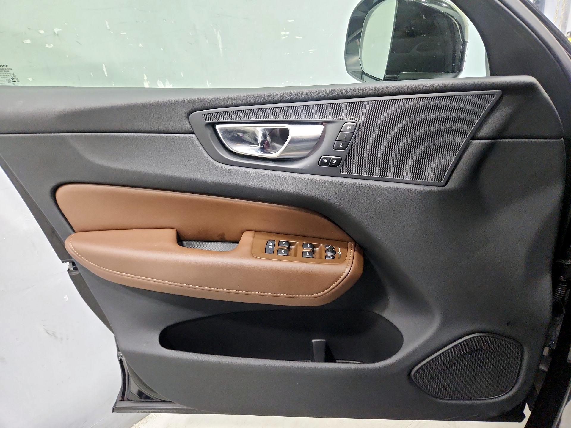 Thumbnail: 2023 Volvo XC60 - 12