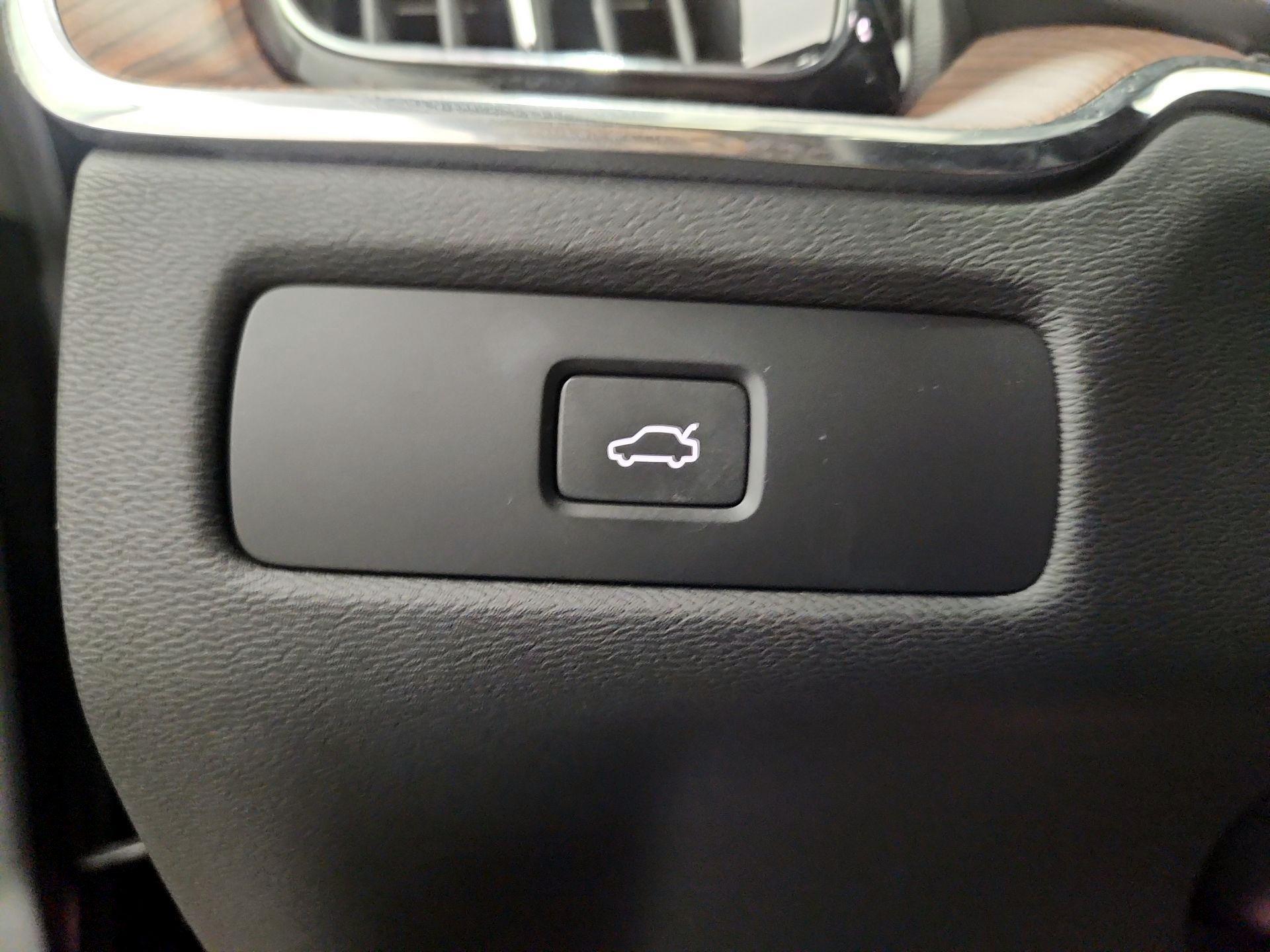 Thumbnail: 2023 Volvo XC60 - 13