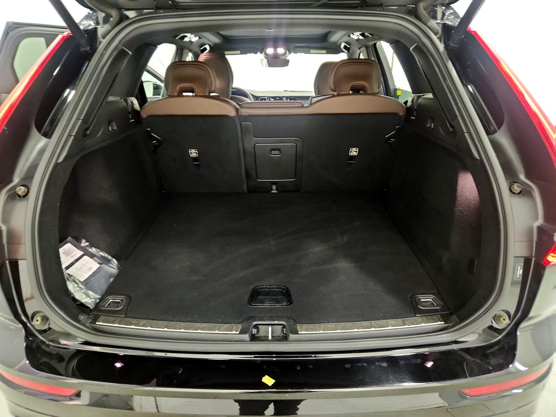 Thumbnail: 2023 Volvo XC60 - 20