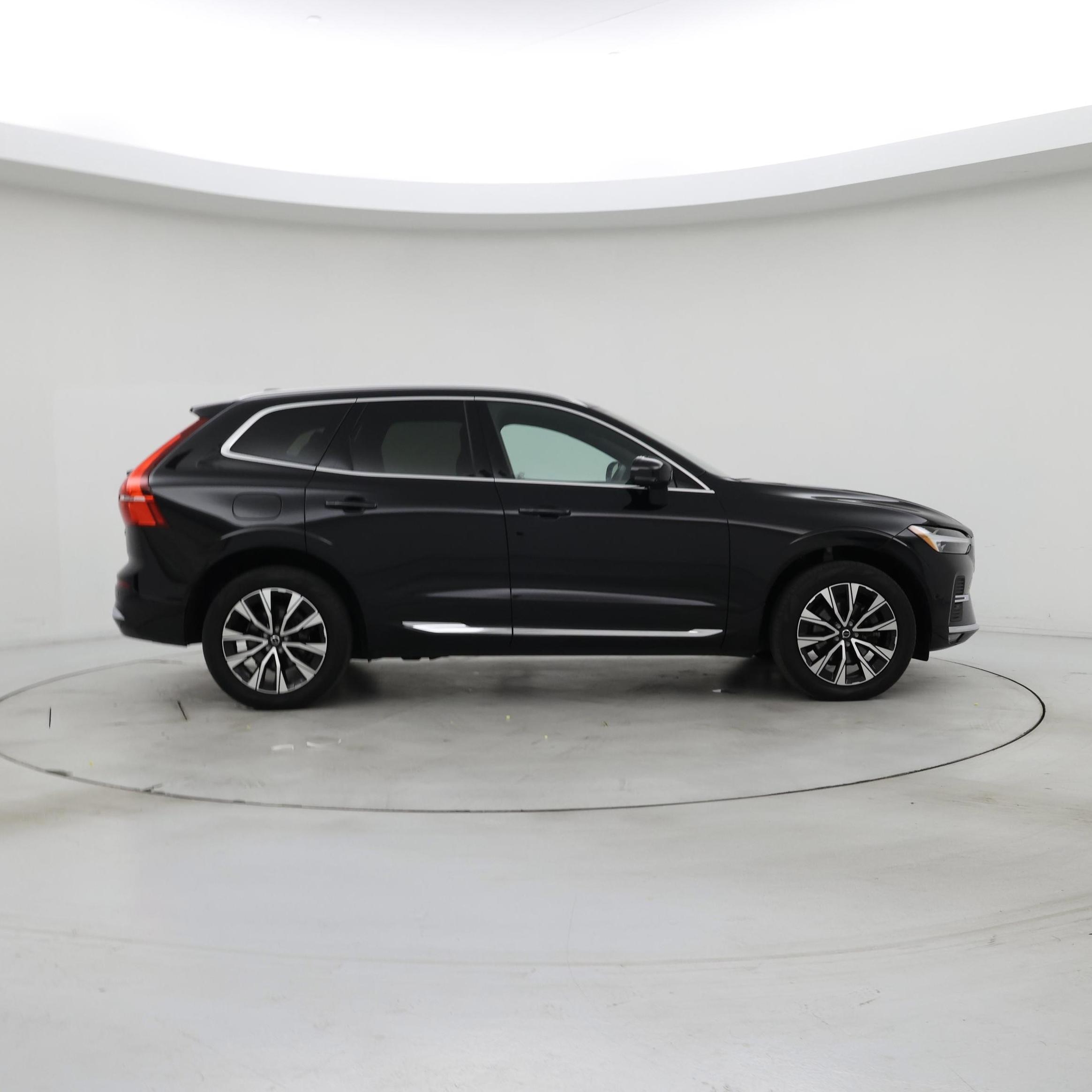 Thumbnail: 2023 Volvo XC60 - 7