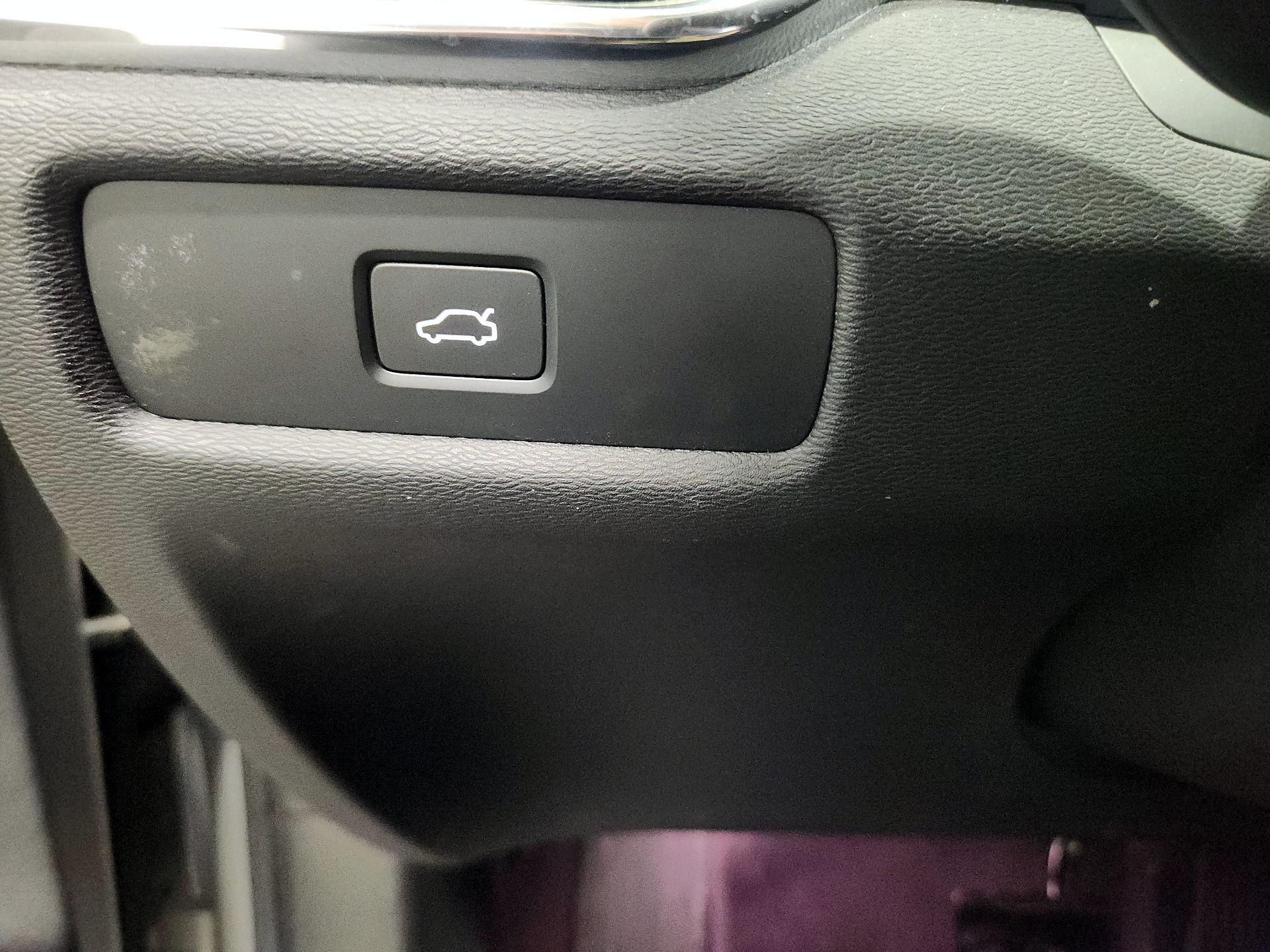 Thumbnail: 2023 Volvo S60 - 13