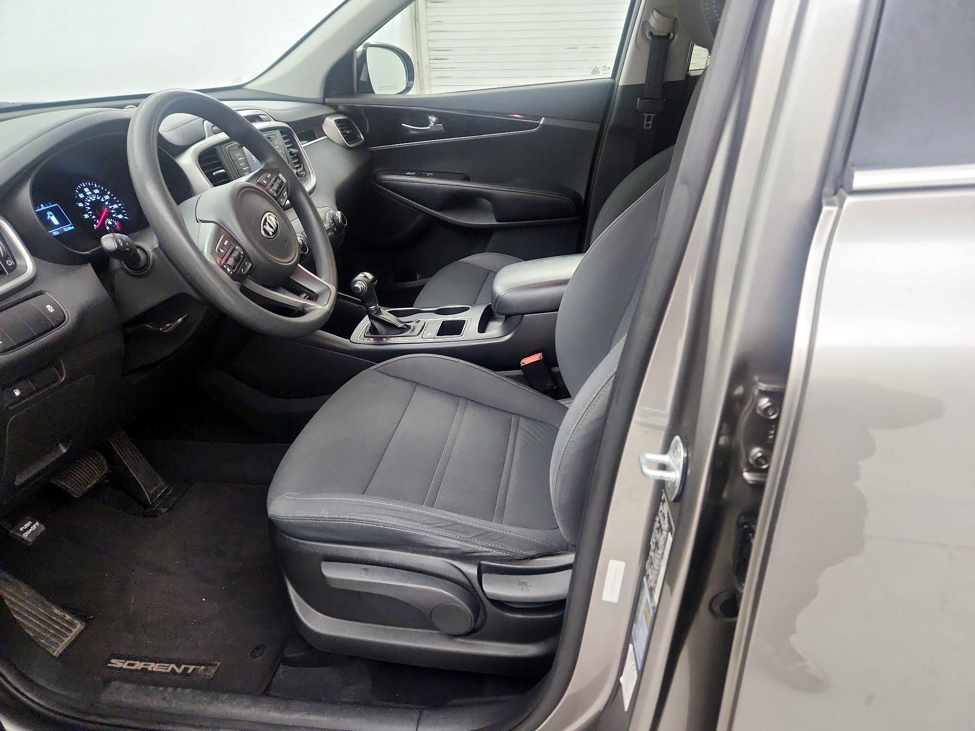 Thumbnail: 2016 Kia Sorento - 11