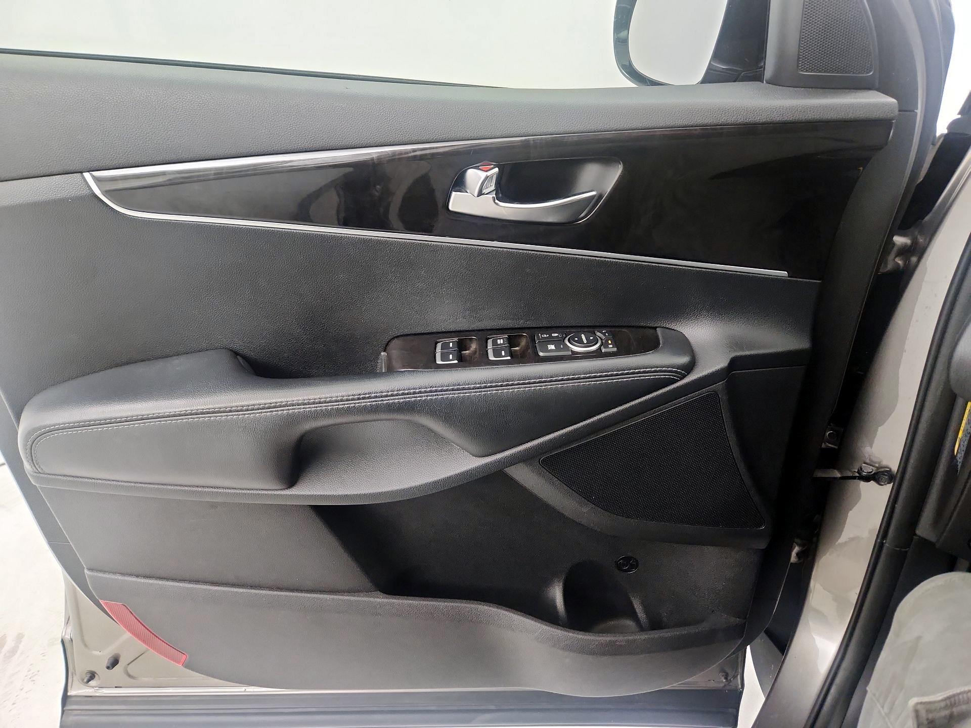 Thumbnail: 2016 Kia Sorento - 12