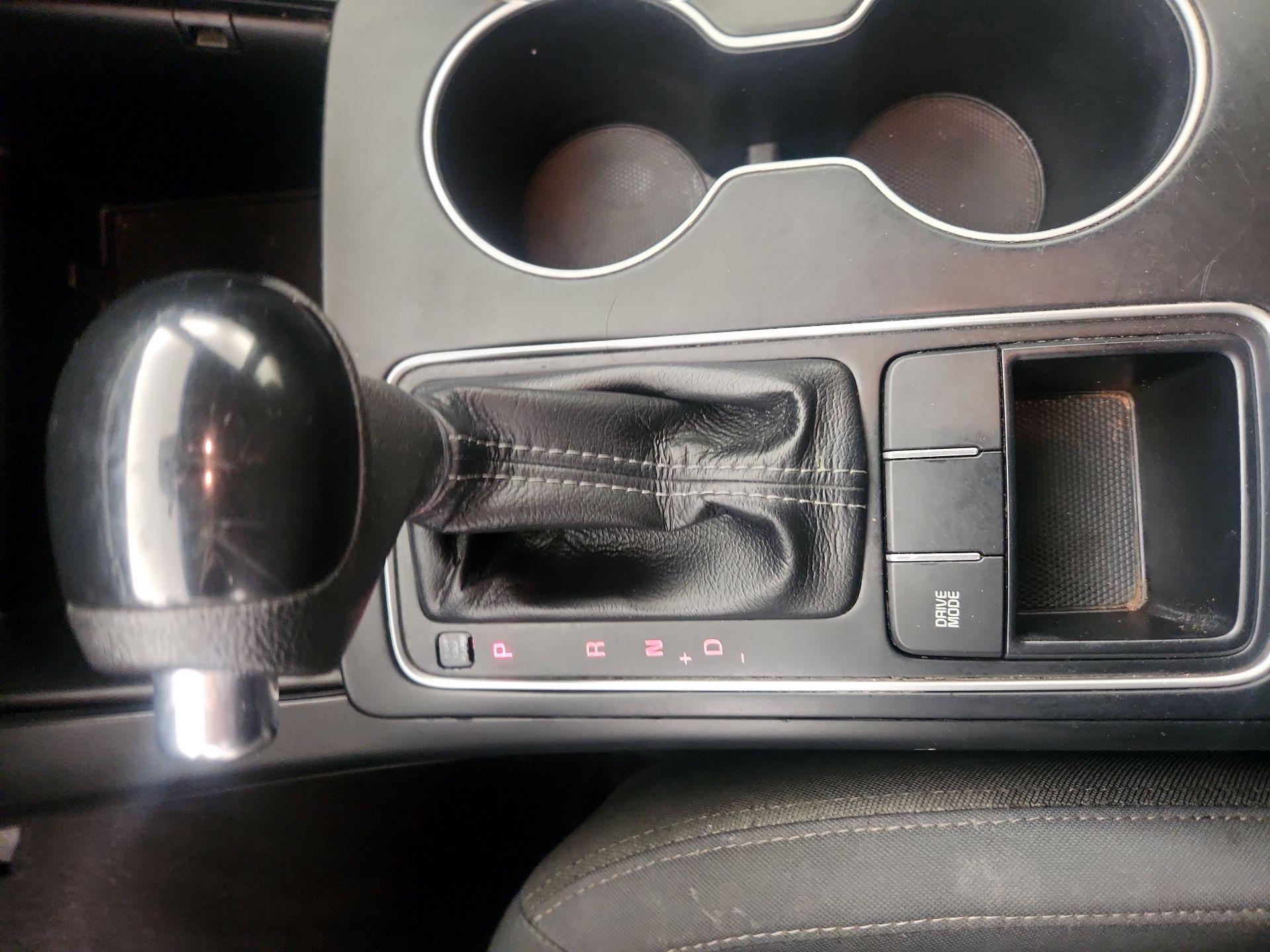 Thumbnail: 2016 Kia Sorento - 17