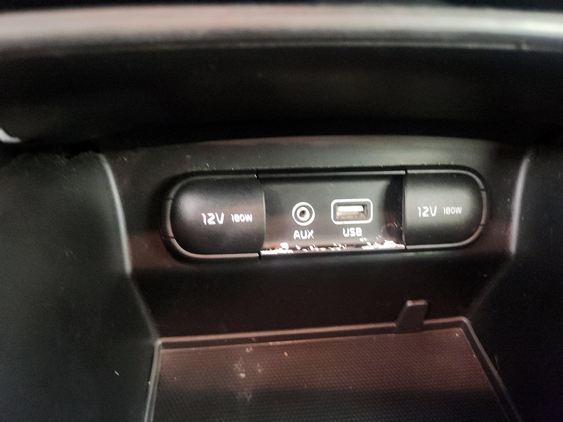 Thumbnail: 2016 Kia Sorento - 18