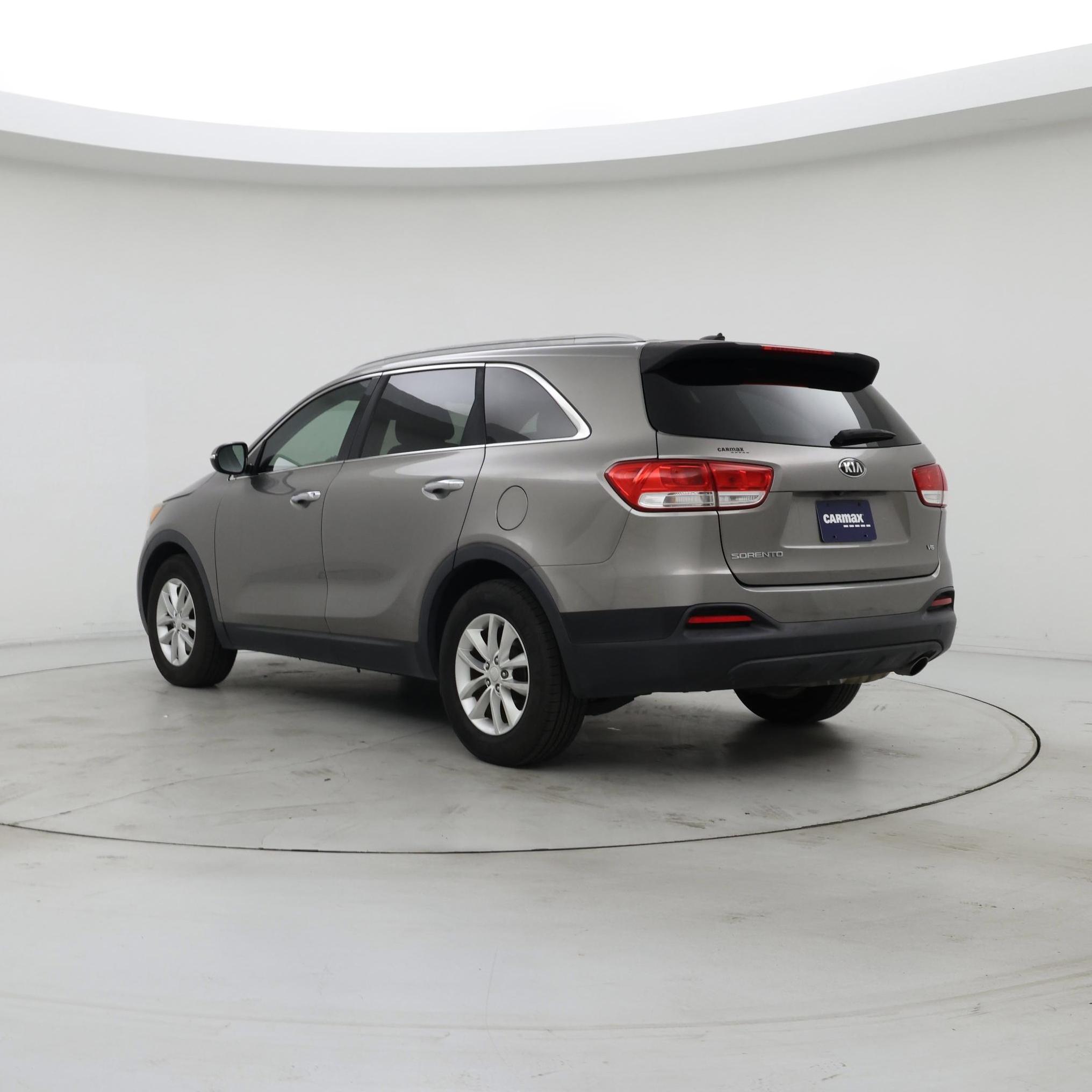 Thumbnail: 2016 Kia Sorento - 2