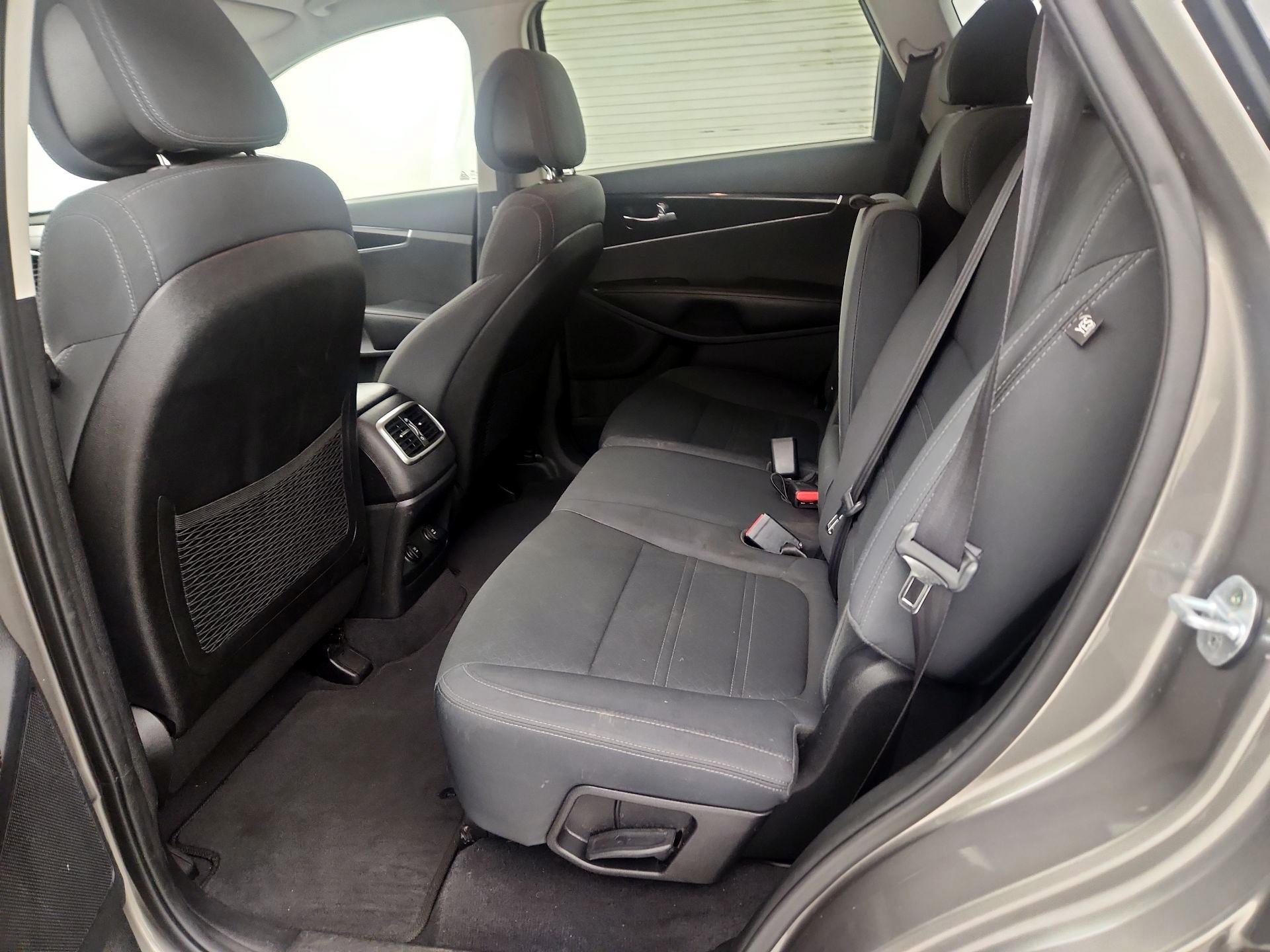 Thumbnail: 2016 Kia Sorento - 19