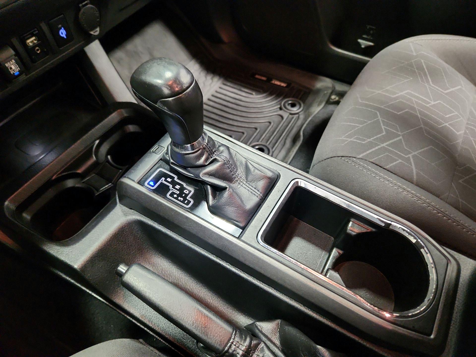 Thumbnail: 2019 Toyota Tacoma - 18