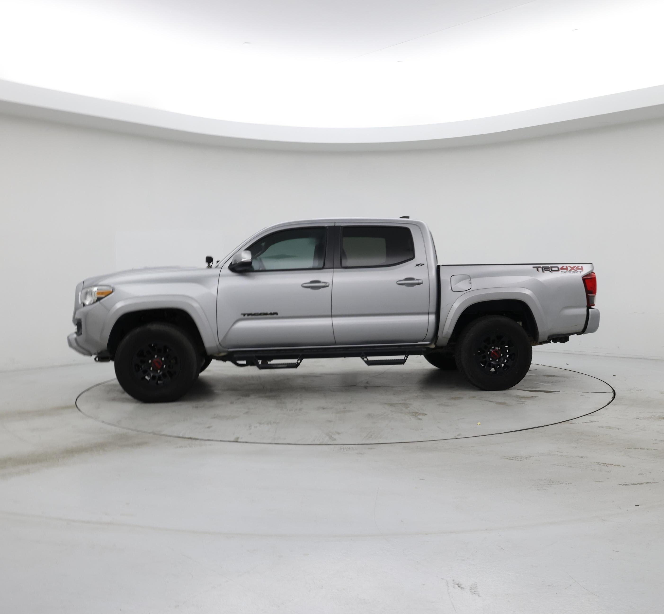 Thumbnail: 2019 Toyota Tacoma - 3