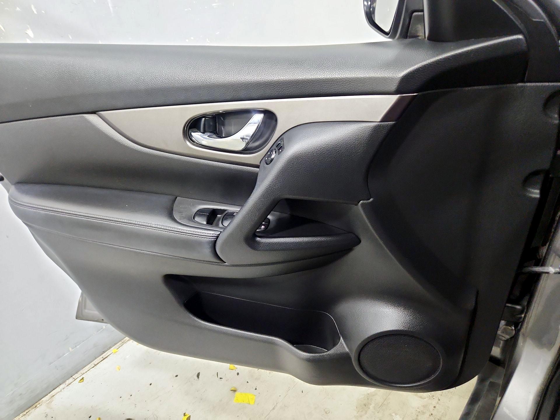 Thumbnail: 2016 Nissan Rogue - 12