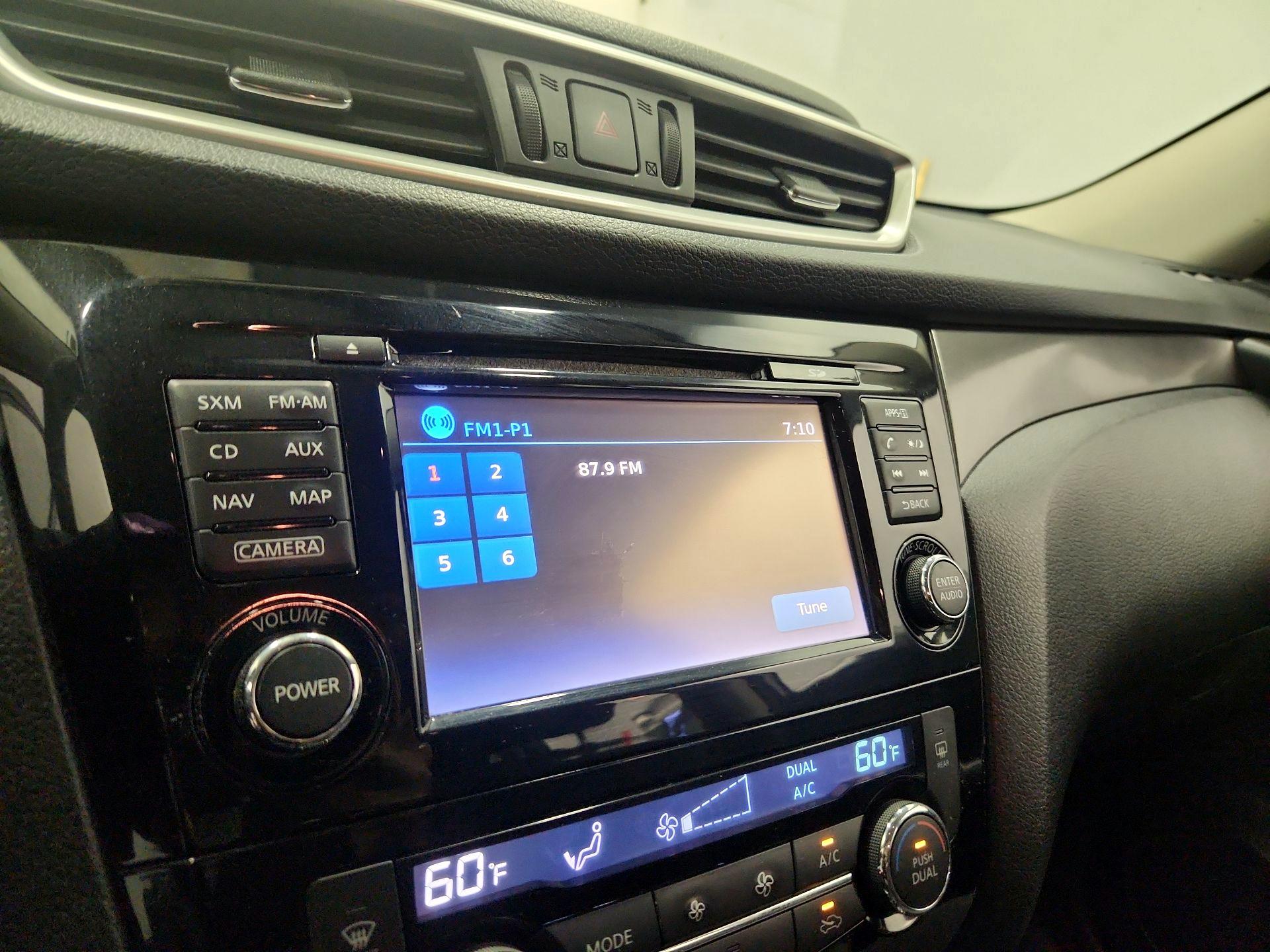 Thumbnail: 2016 Nissan Rogue - 16